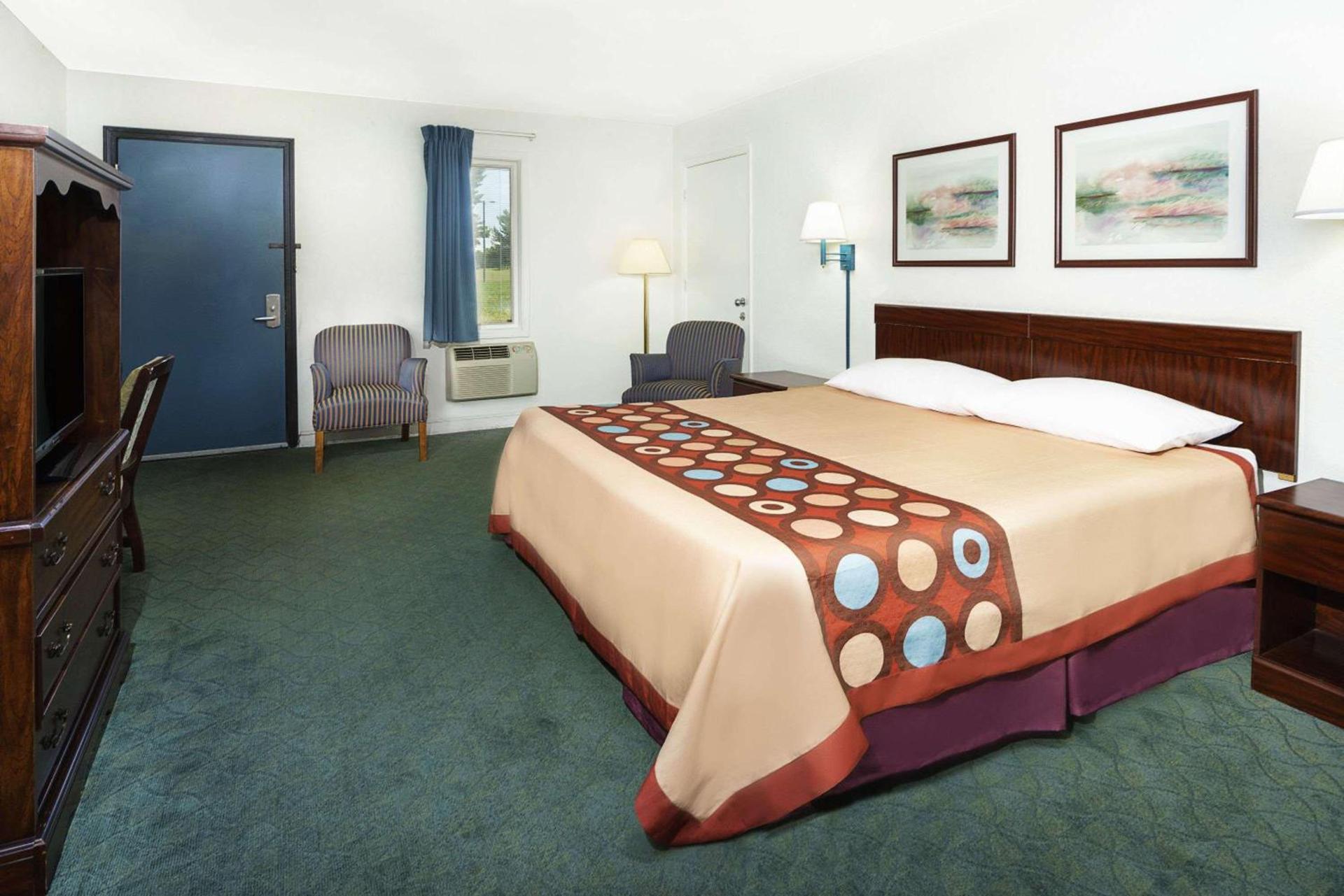 Super 8 by Wyndham Taylorville IL photo 6