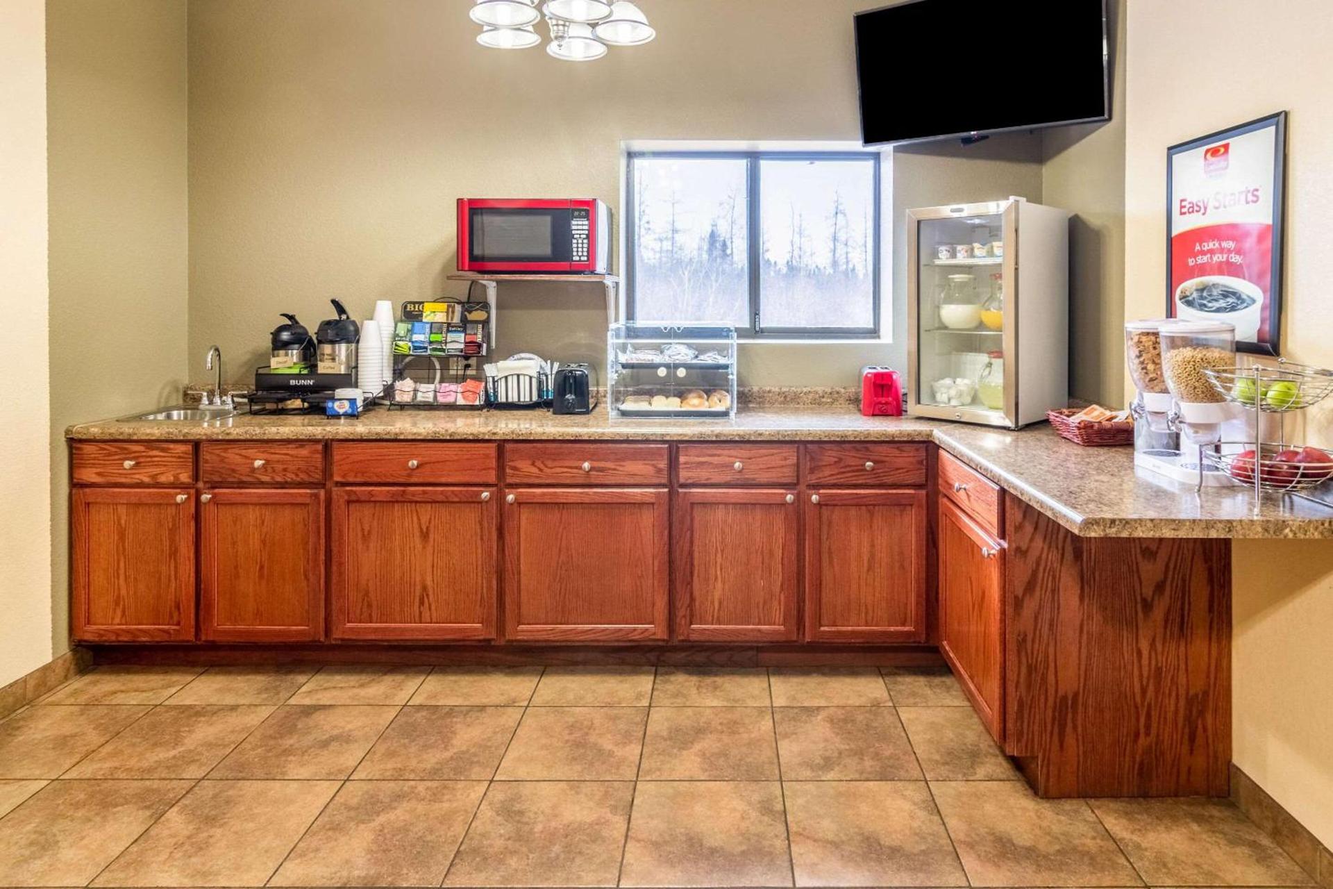 Econo Lodge Cadillac by Choice photo 22