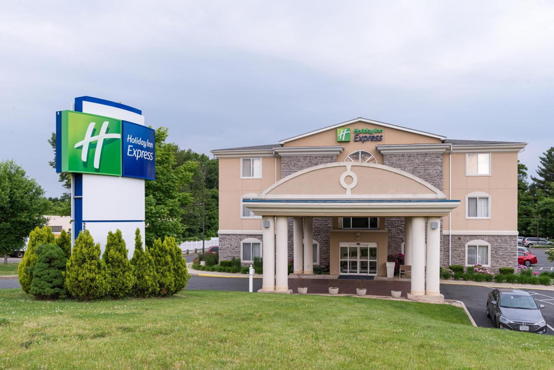 Holiday Inn Express Hartford-Newington by IHG — hotel in Newington