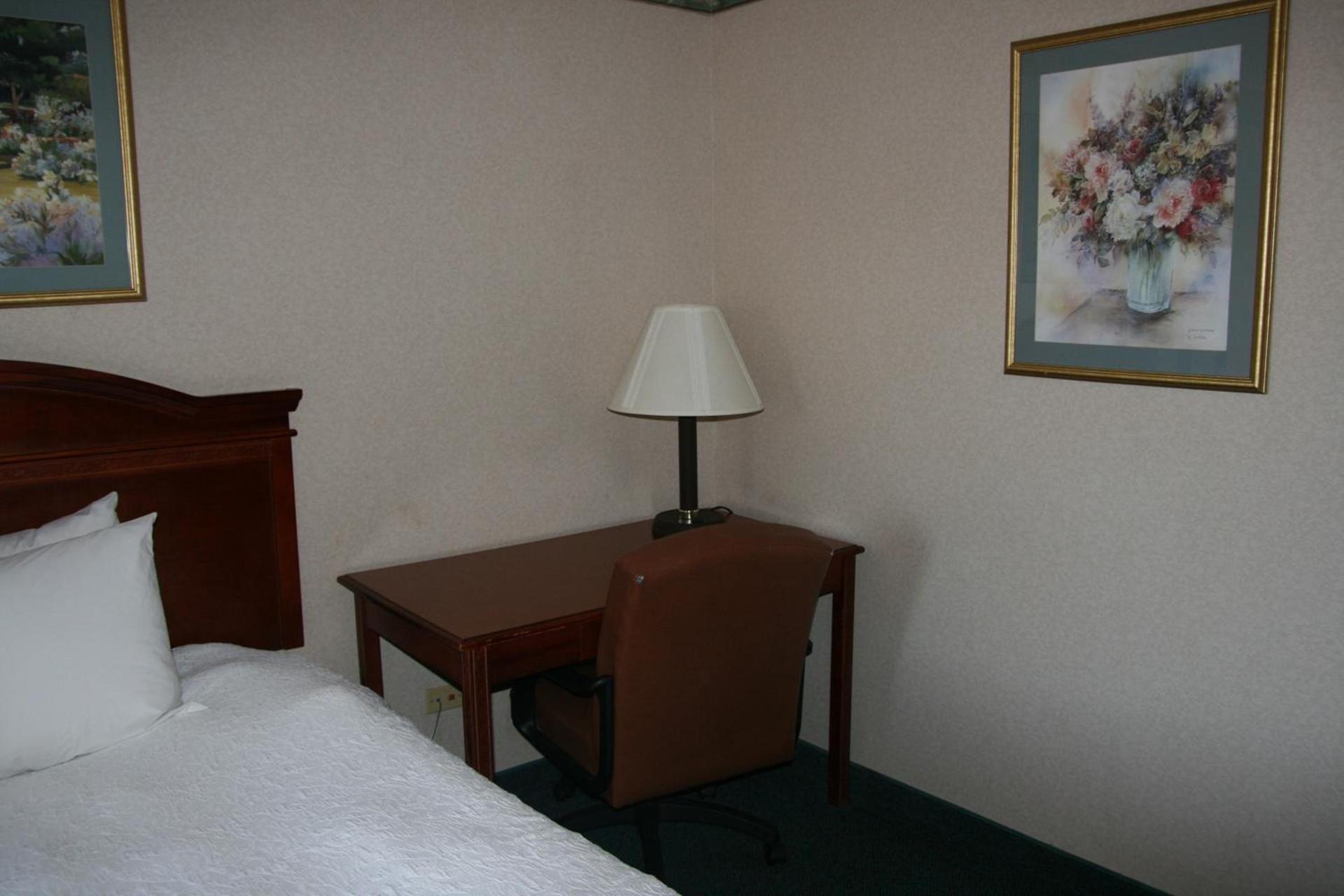 Baymont by Wyndham Clarksville Northeast photo 34