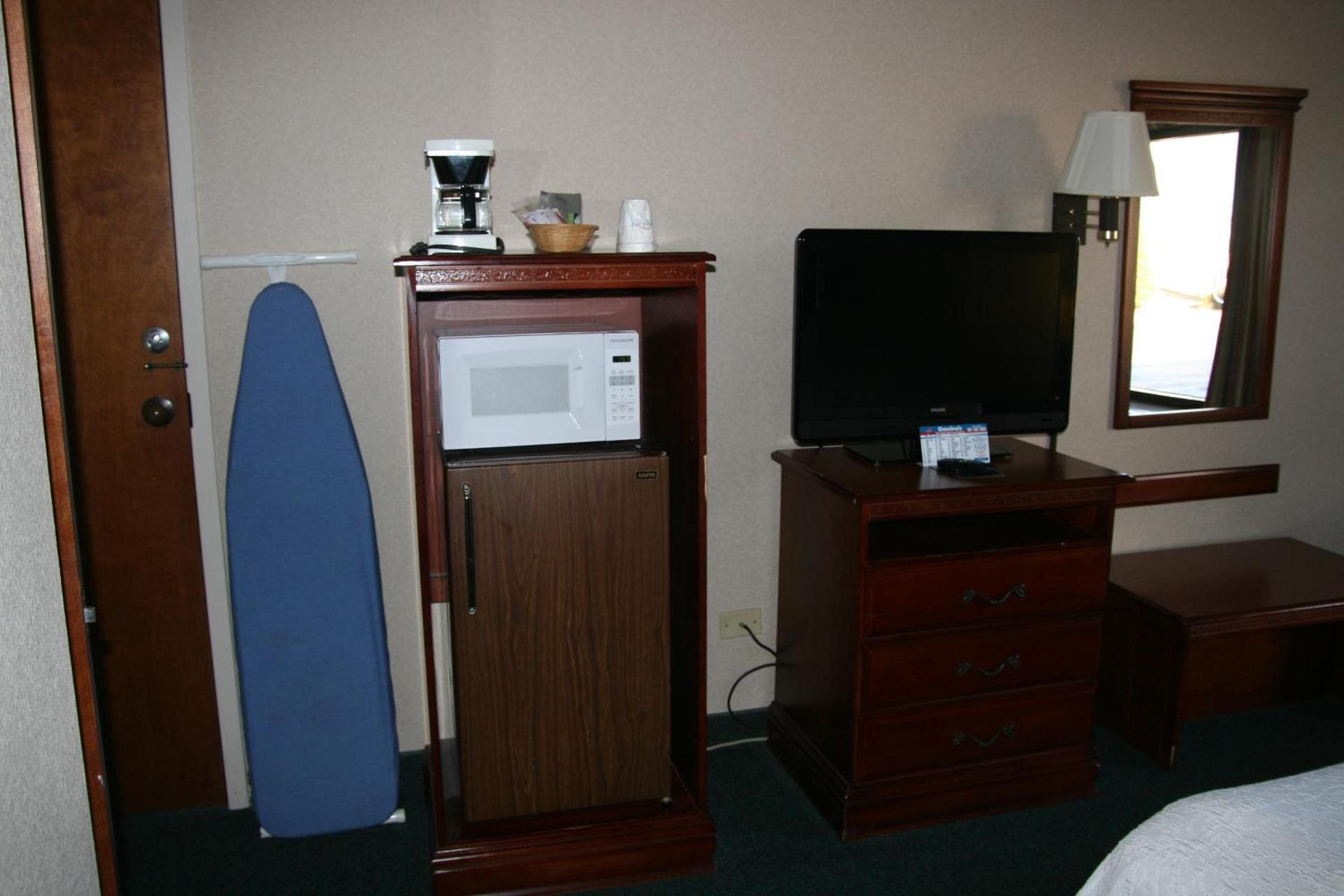 Baymont by Wyndham Clarksville Northeast photo 35