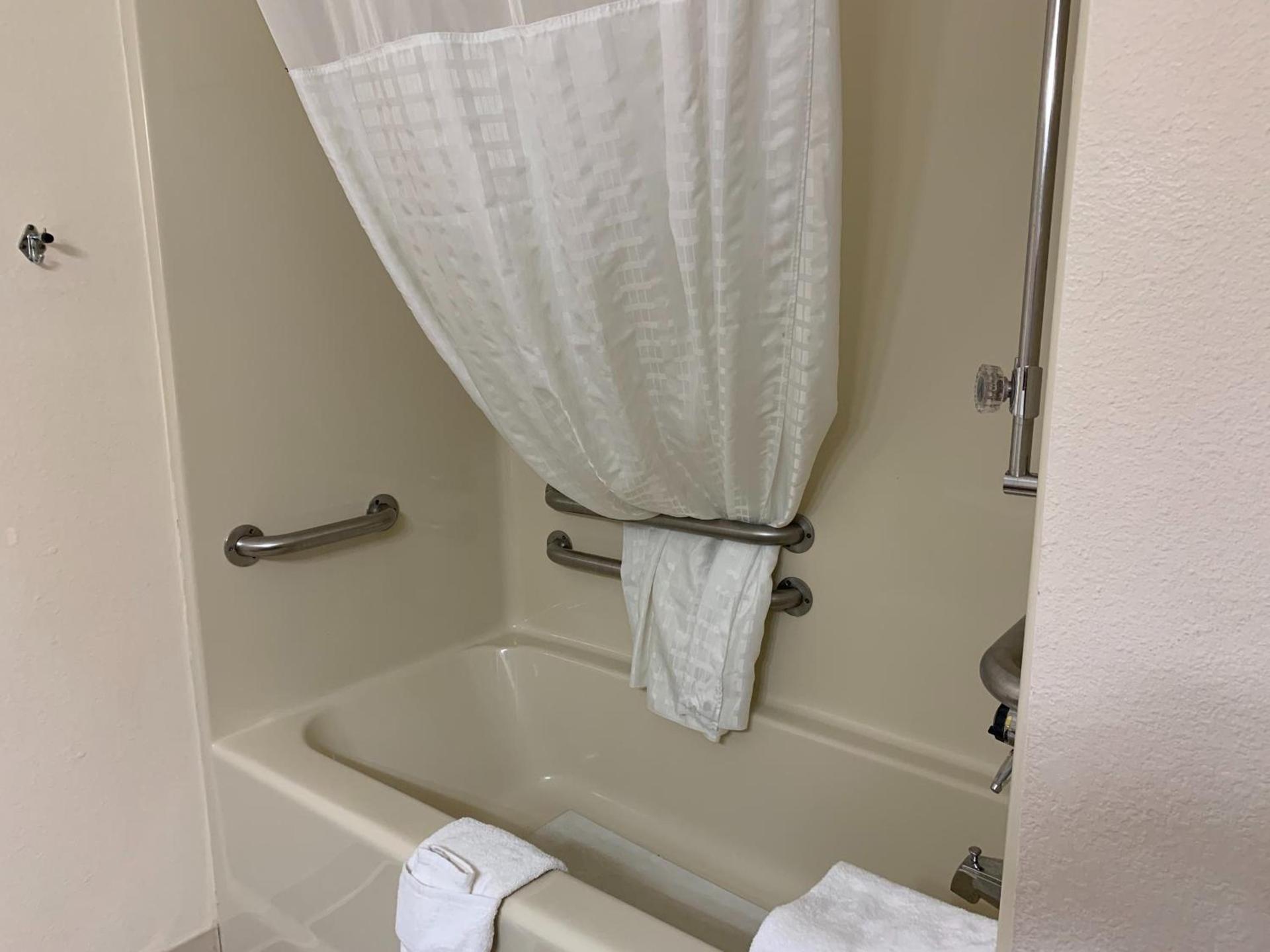 Days Inn by Wyndham Hinckley photo 20