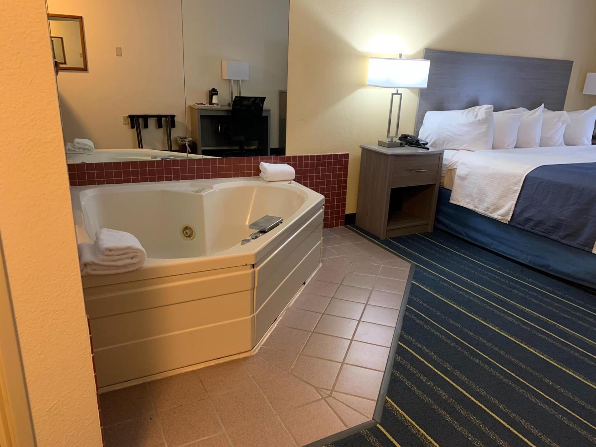 Days Inn by Wyndham Hinckley photo 19