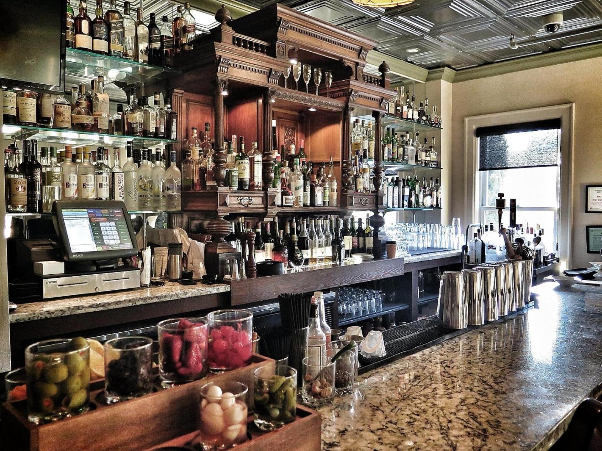 MarQueen Hotel - NEWLY RENOVATED photo 10