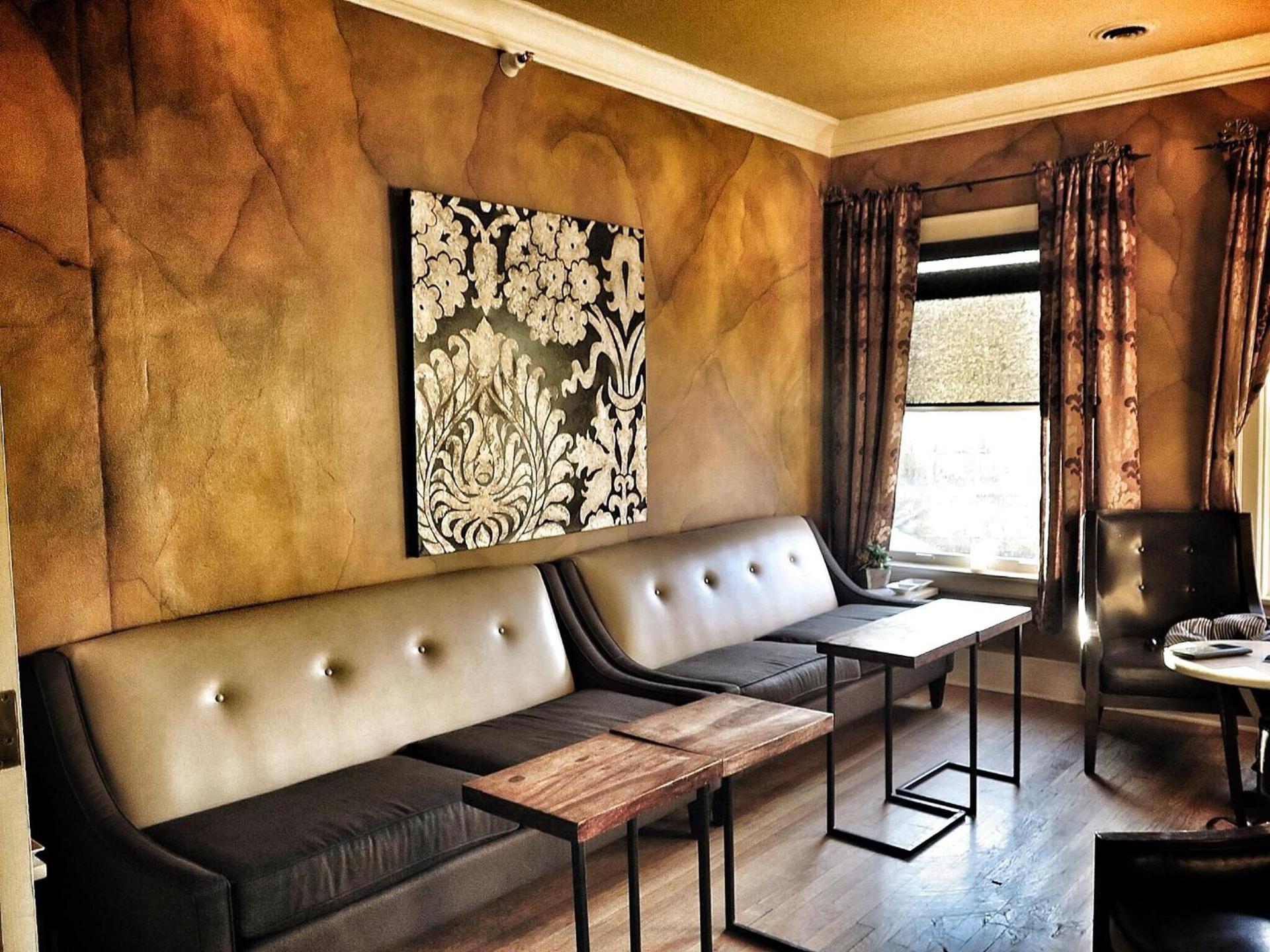 MarQueen Hotel - NEWLY RENOVATED photo 11