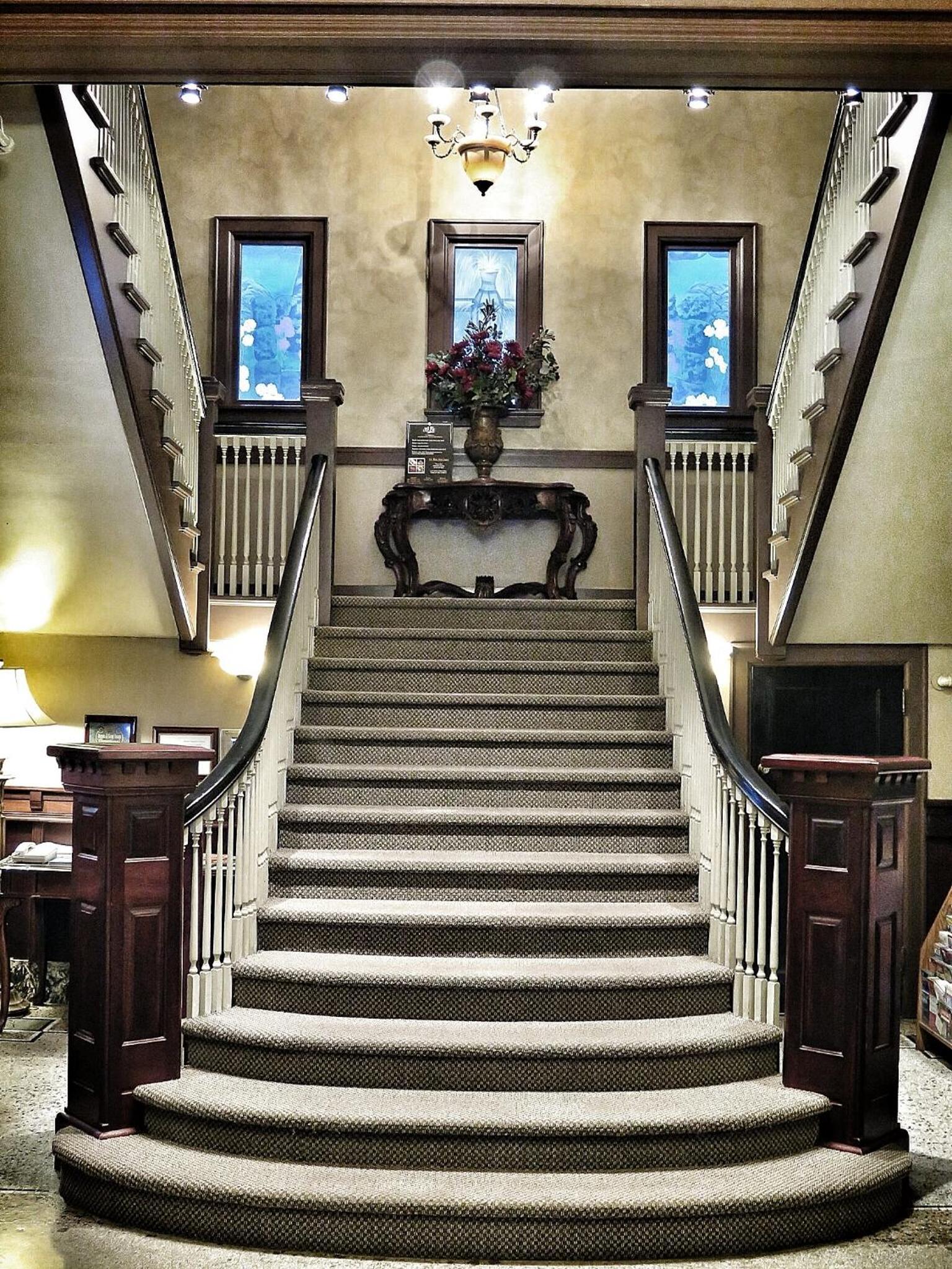 MarQueen Hotel - NEWLY RENOVATED photo 8