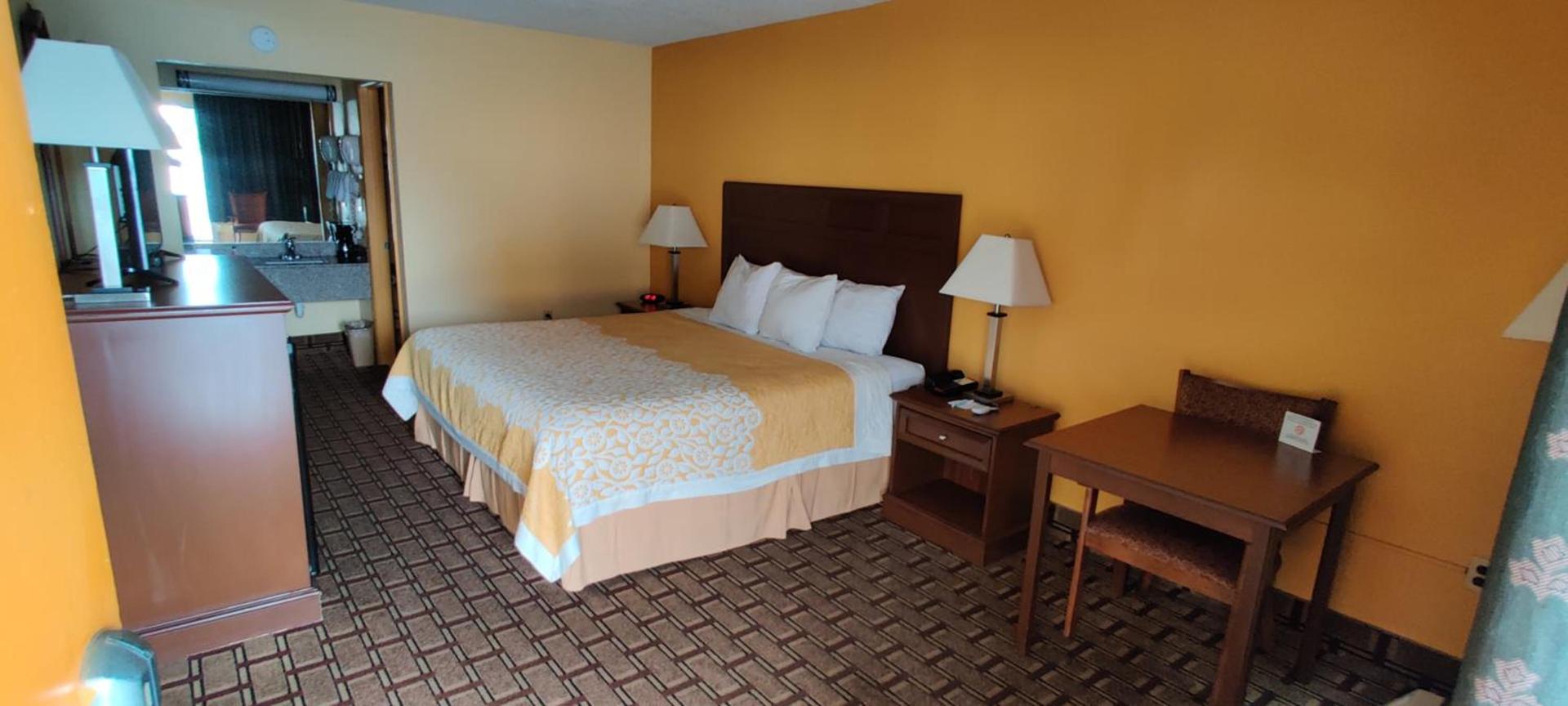 Days Inn by Wyndham Dickson photo 11