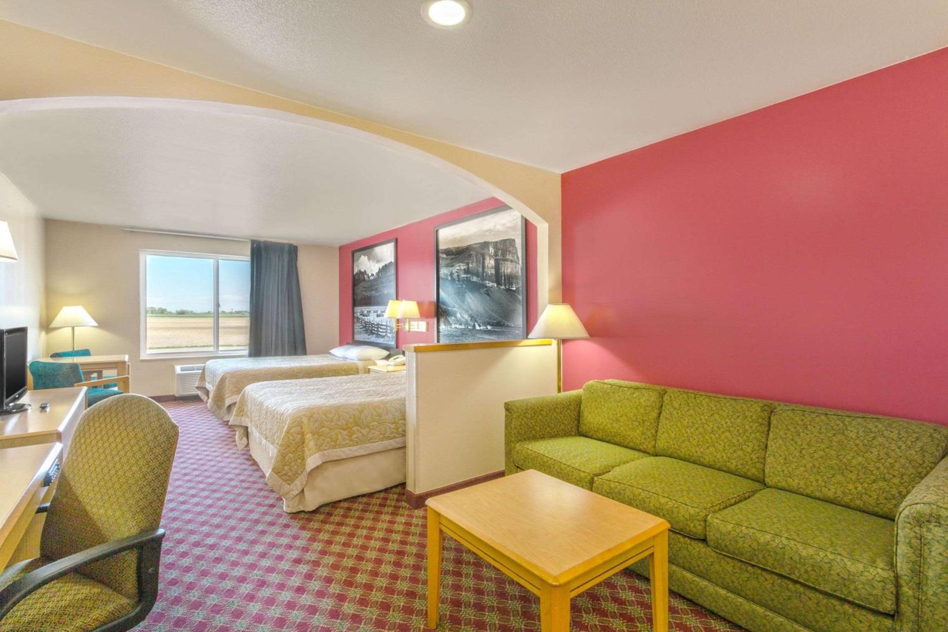 Super 8 by Wyndham Heyburn photo 13