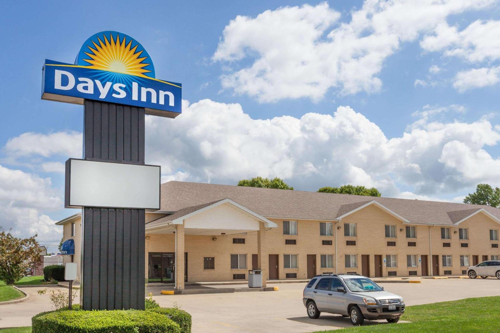 Days Inn by Wyndham Charleston photo 1