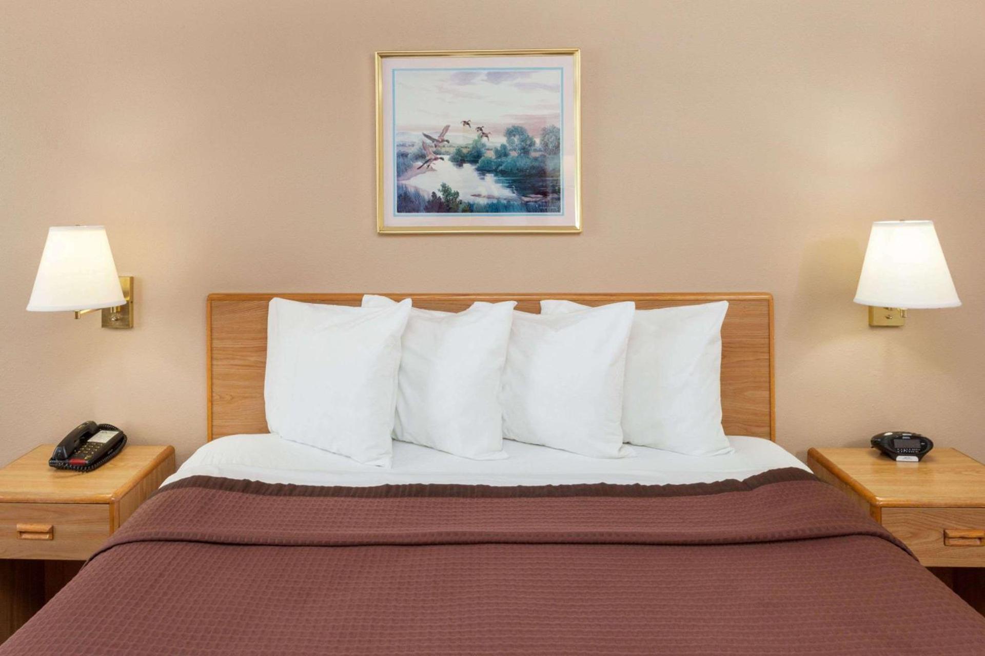 Days Inn by Wyndham Charleston photo 7