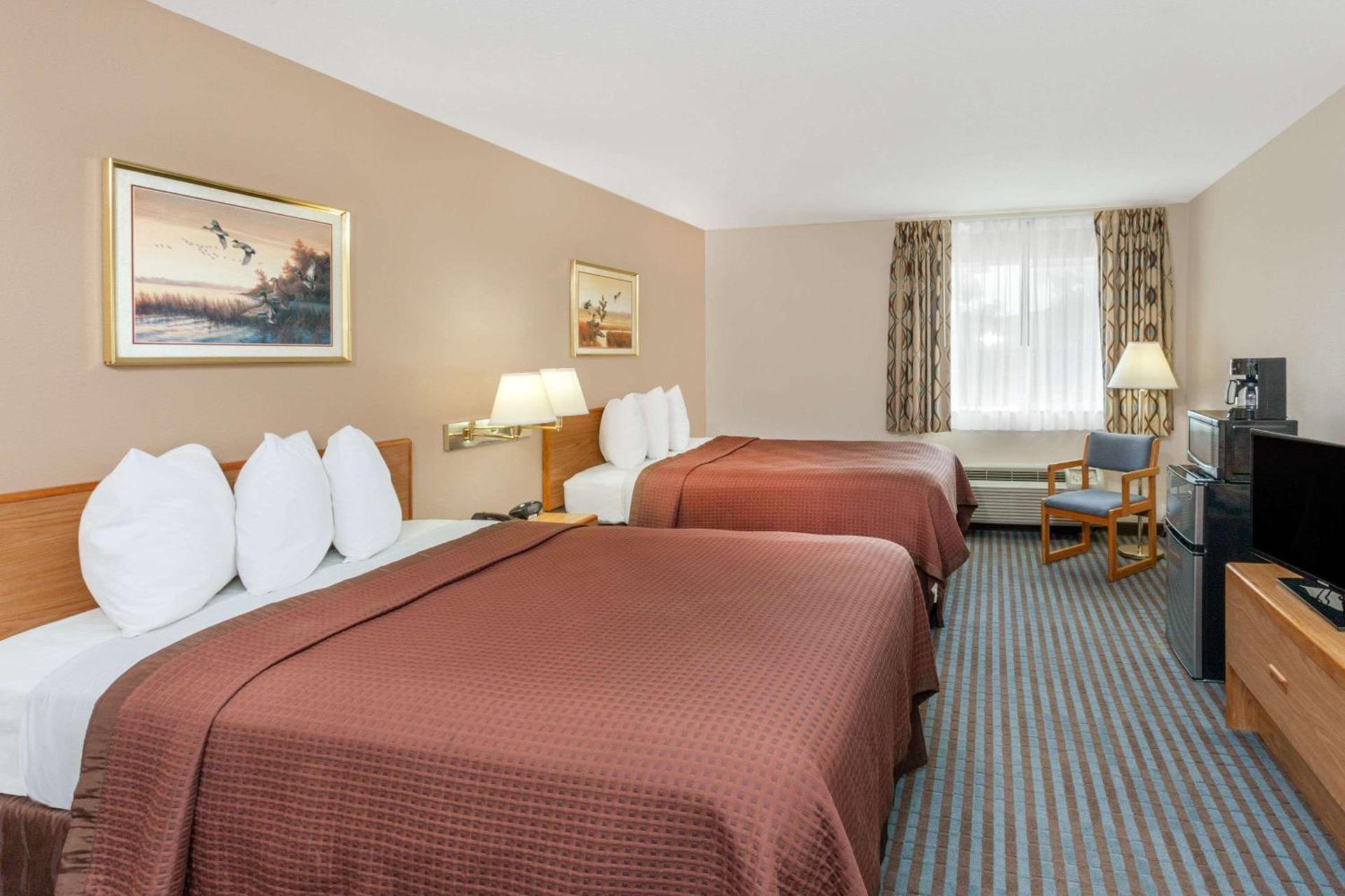 Days Inn by Wyndham Charleston photo 12