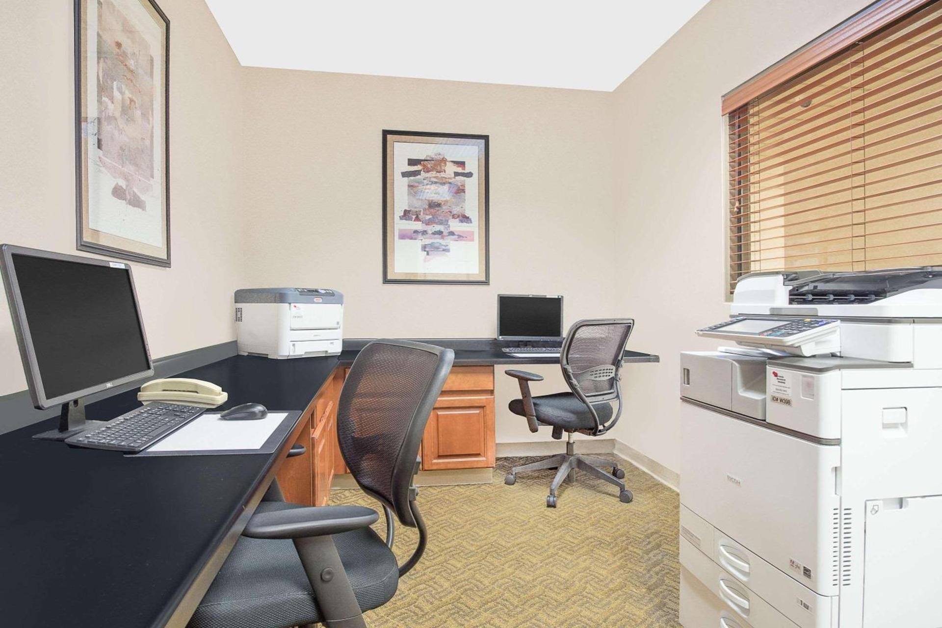 Wingate by Wyndham Green Bay photo 7