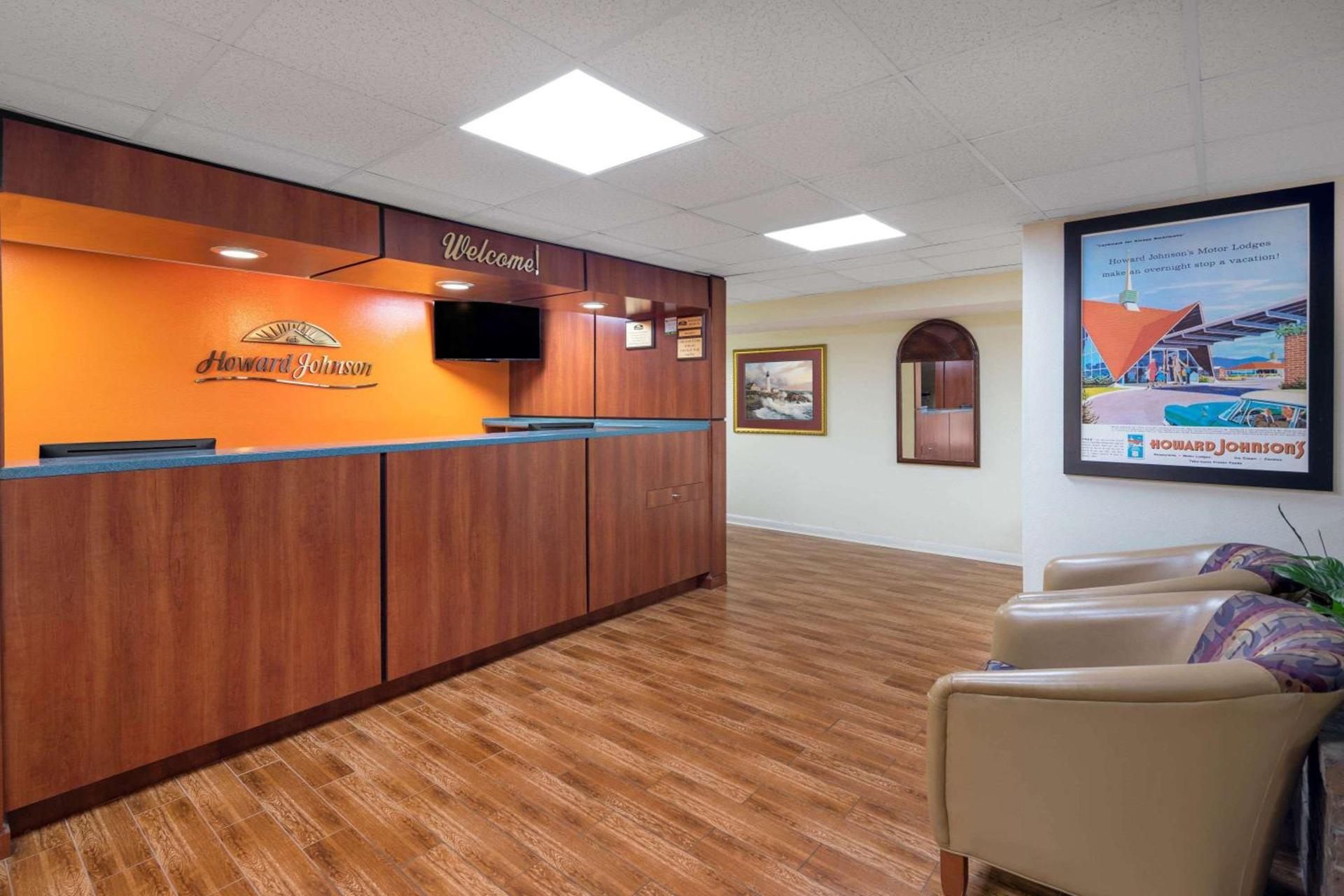 Howard Johnson by Wyndham Savannah GA photo 2