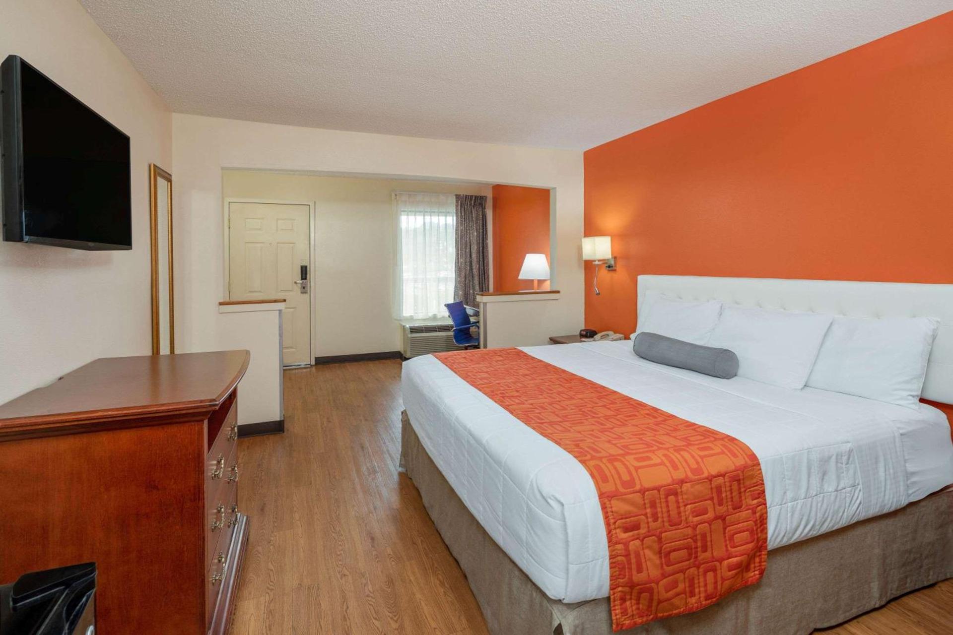 Howard Johnson by Wyndham Savannah GA photo 6