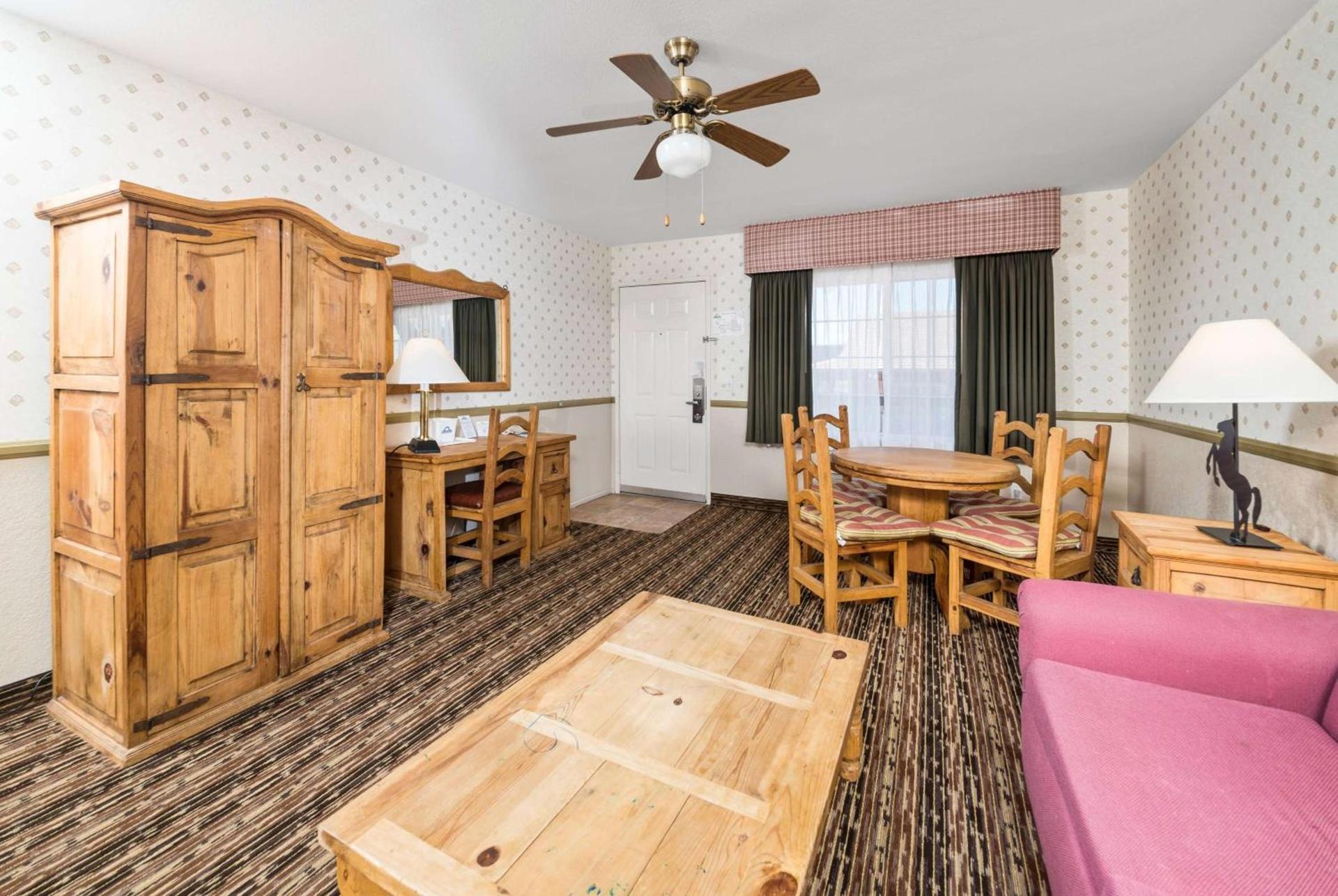 Days Inn by Wyndham Lebec photo 10