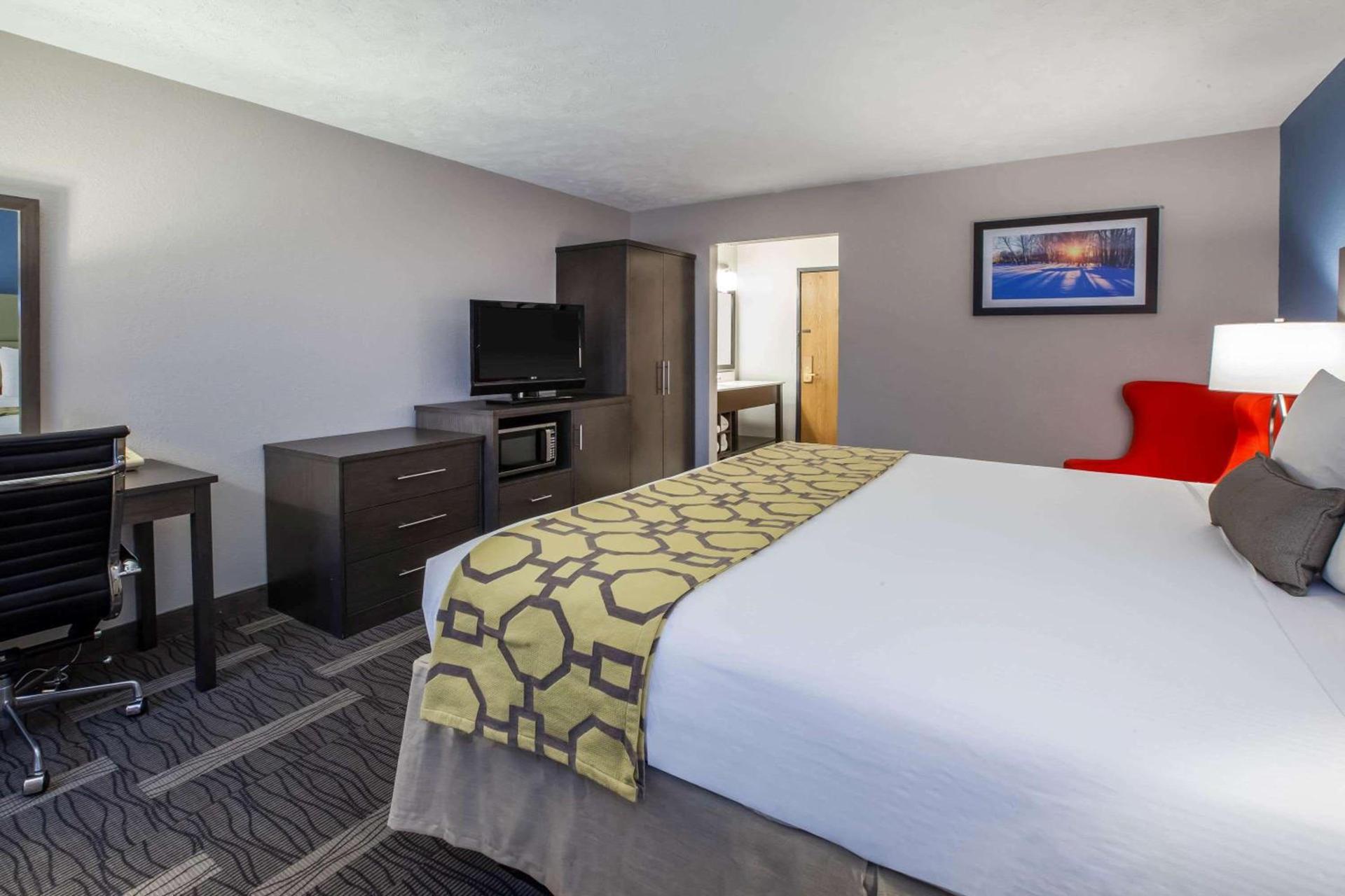 Baymont by Wyndham Traverse City photo 37