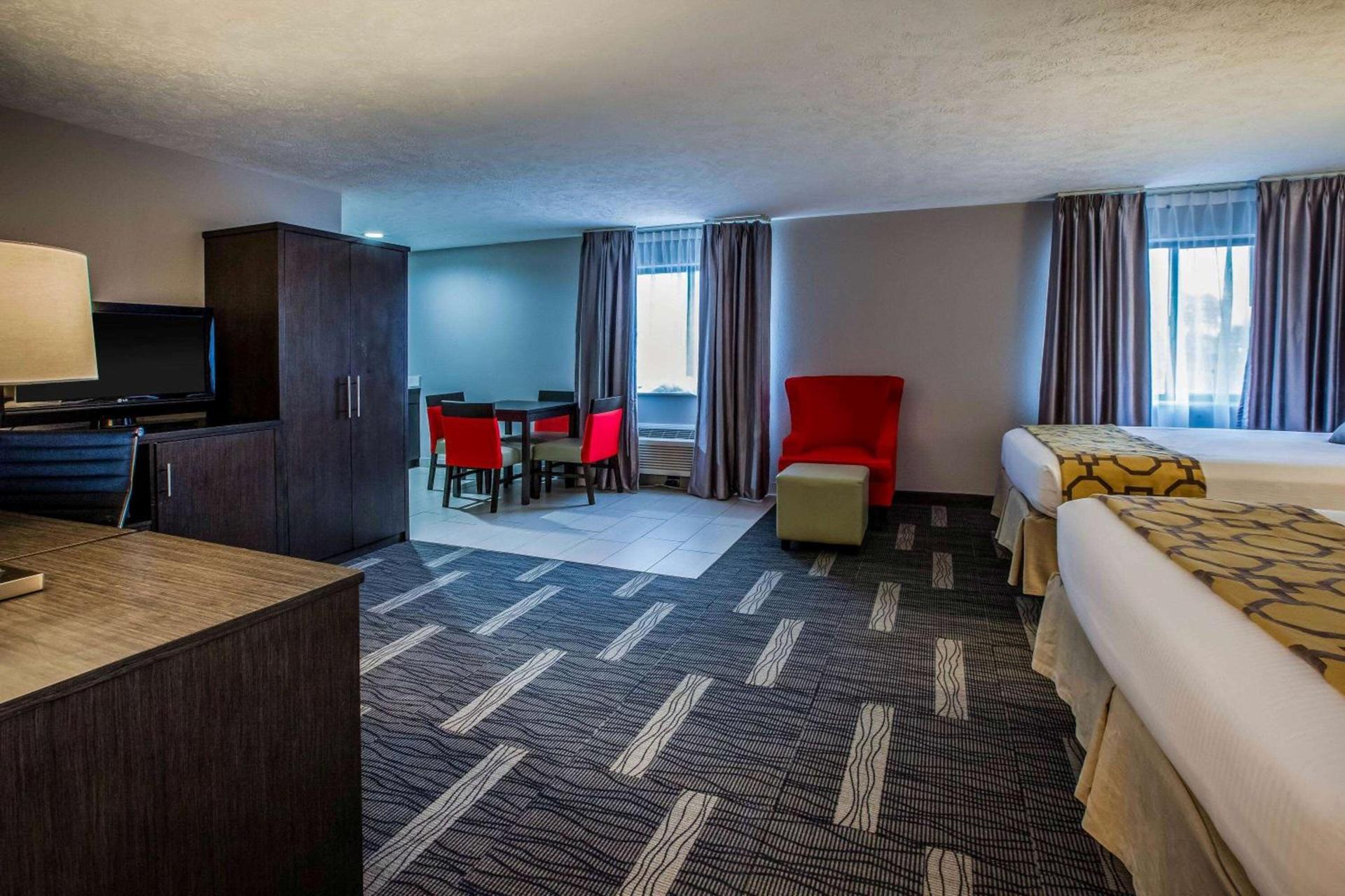Baymont by Wyndham Traverse City photo 46