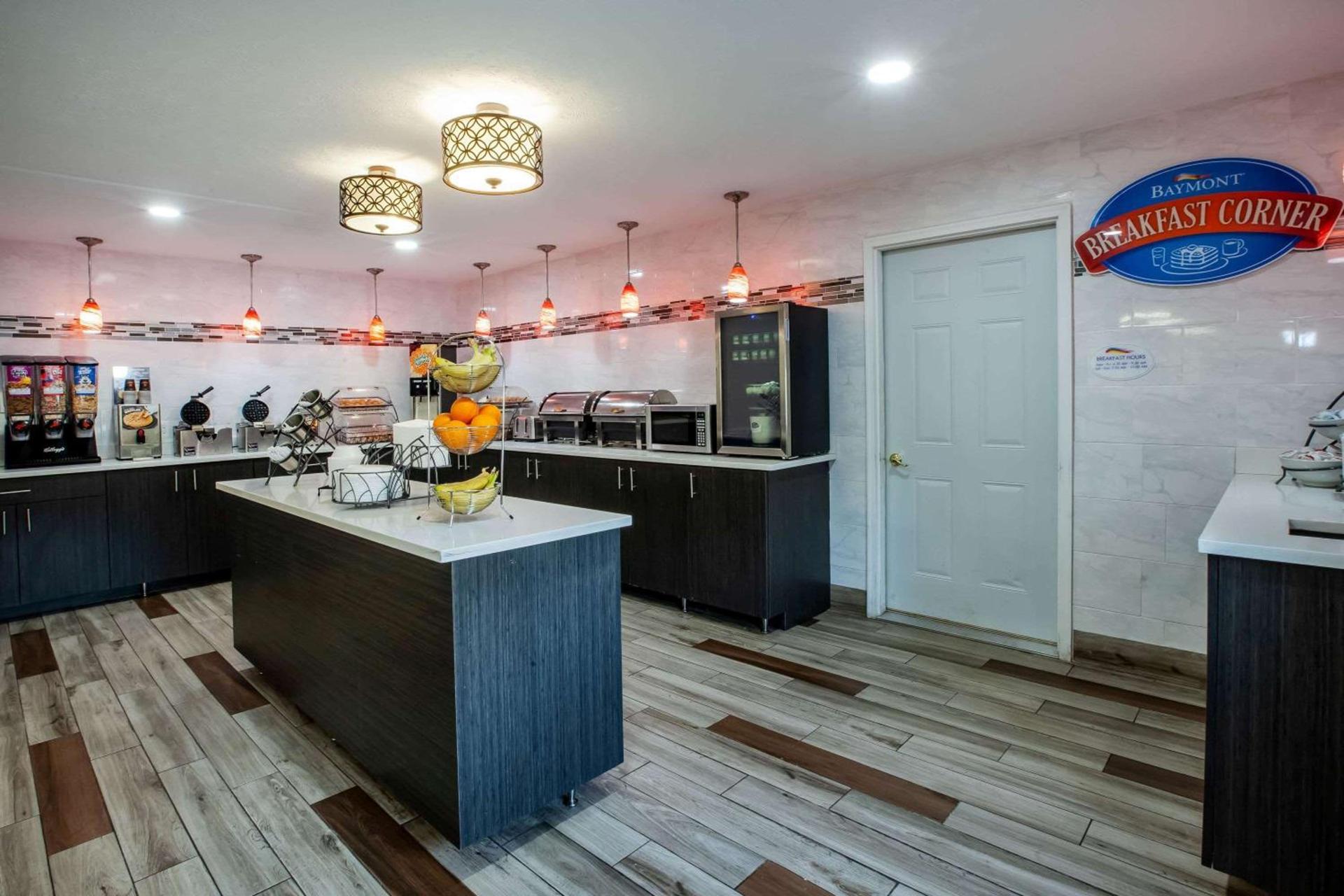 Baymont by Wyndham Traverse City photo 47