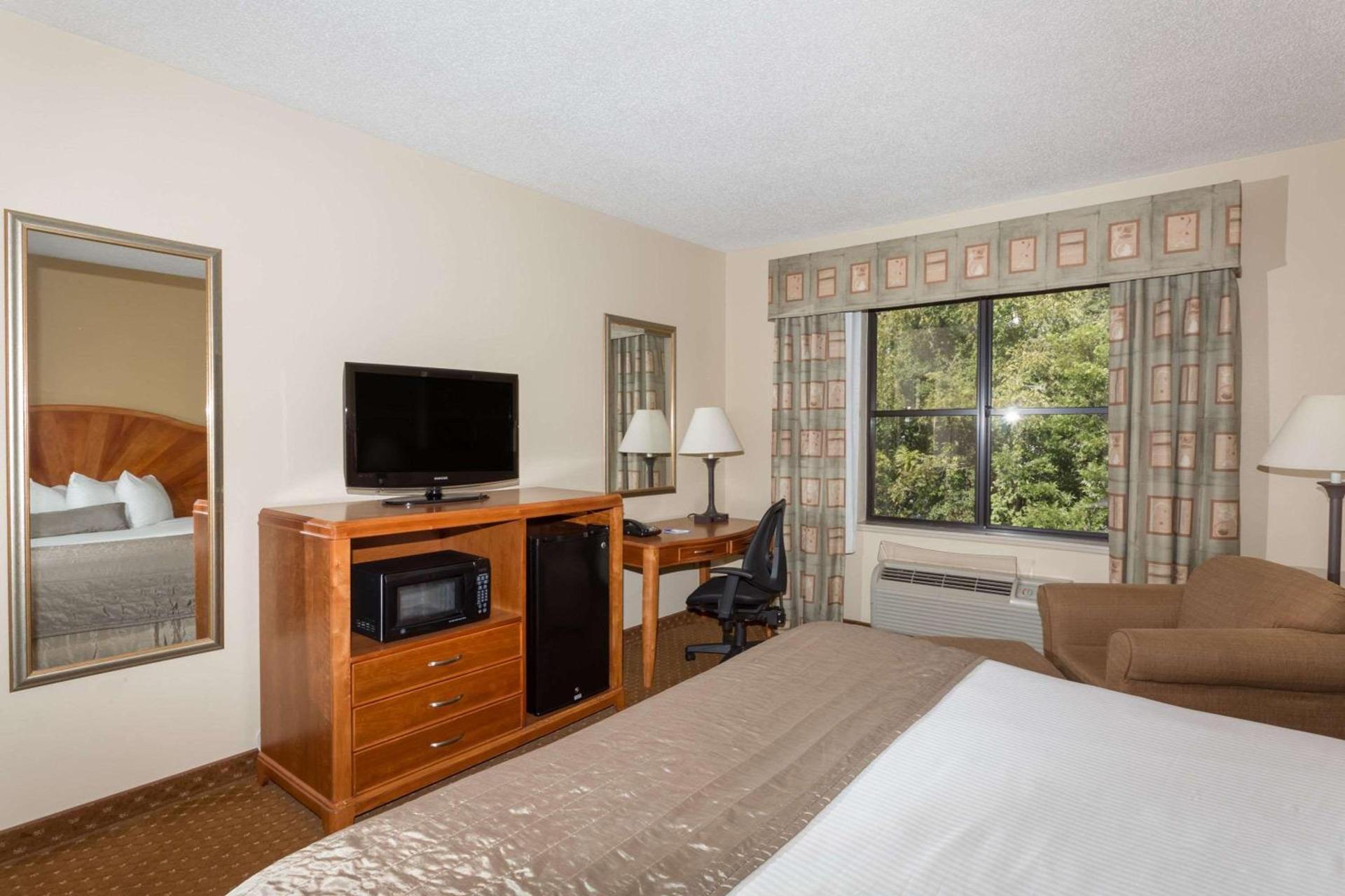 Baymont by Wyndham Asheville/Biltmore photo 25