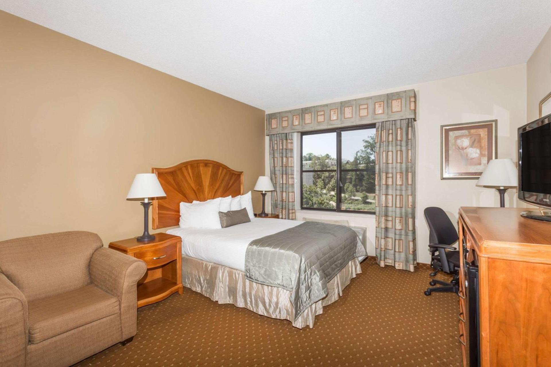 Baymont by Wyndham Asheville/Biltmore photo 30