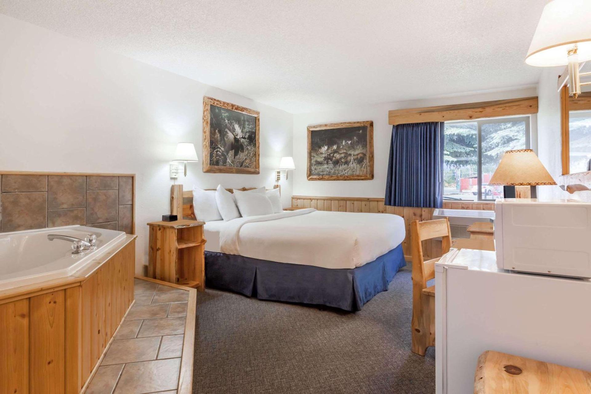 Sandpoint Inn photo 8