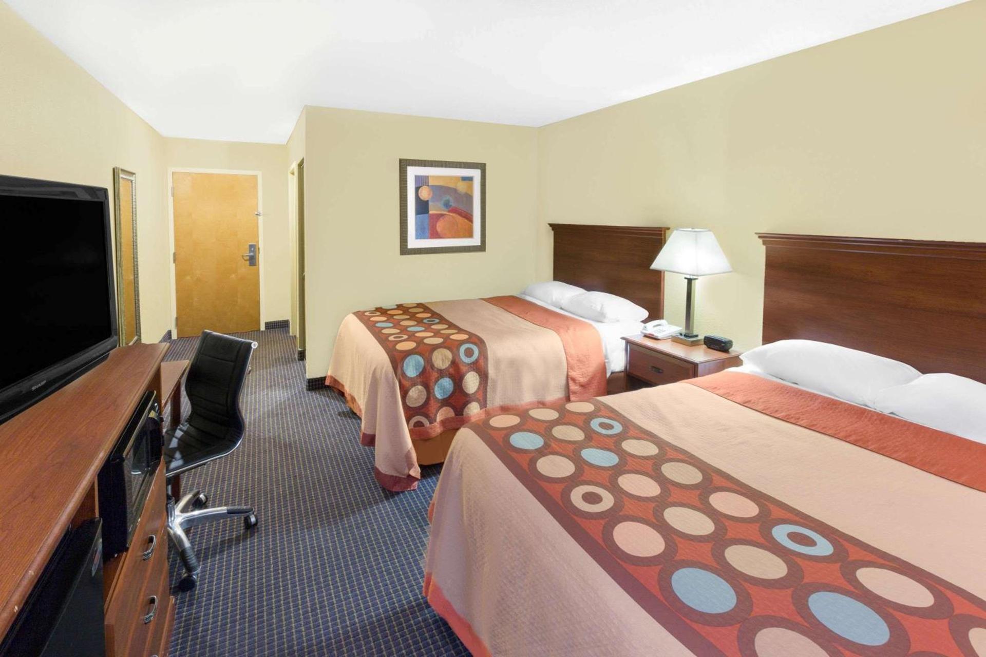 Super 8 by Wyndham Hattiesburg South photo 15