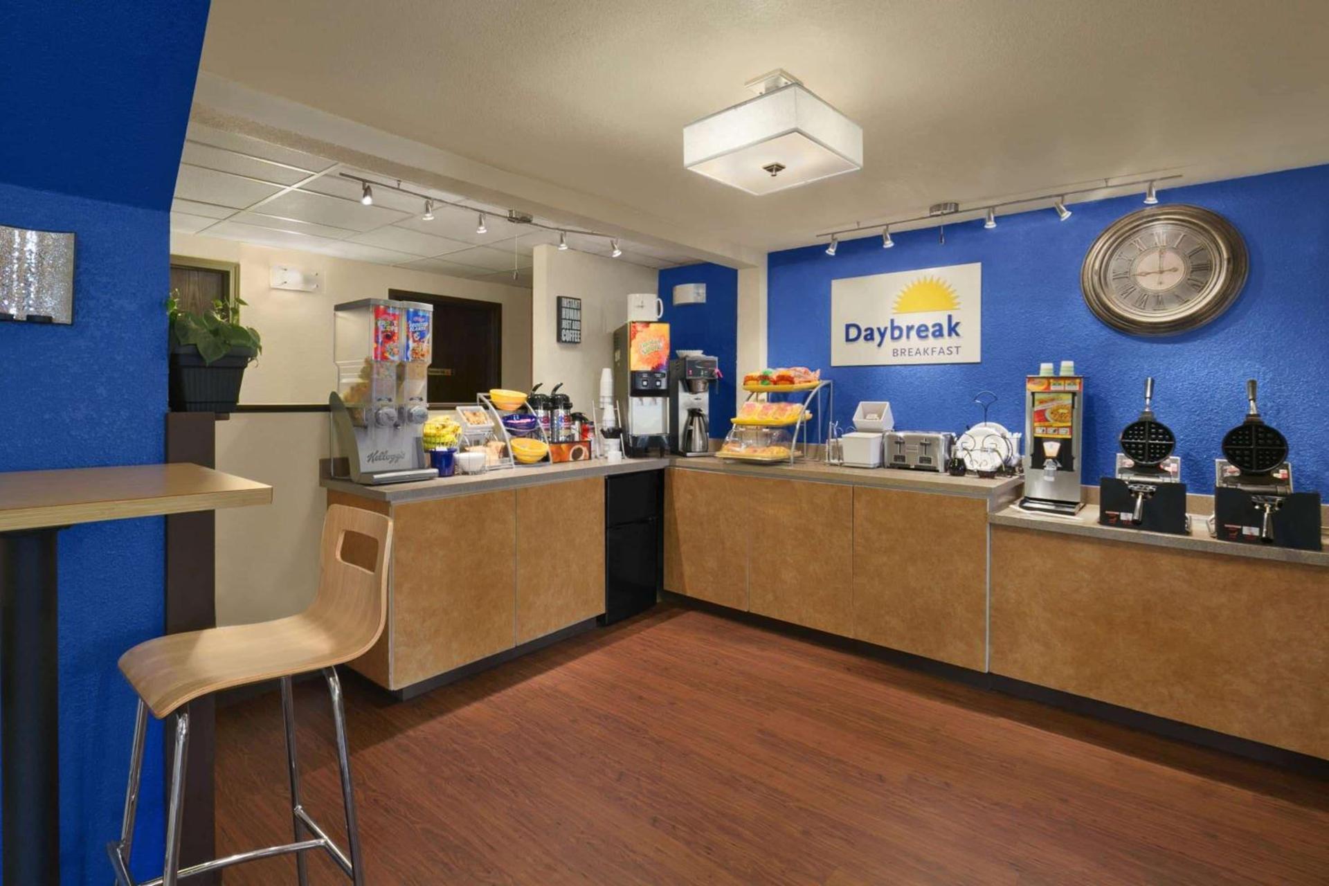 Days Inn & Suites by Wyndham Stevens Point photo 5