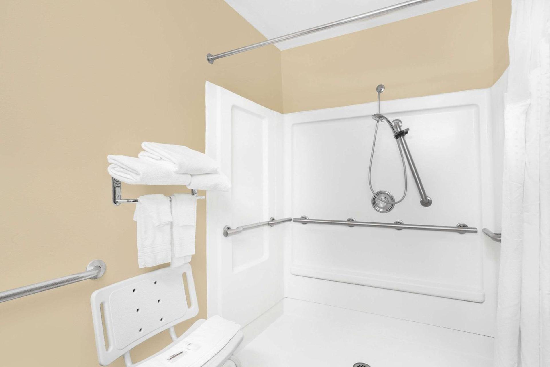 Microtel Inn and Suites - Salisbury photo 11