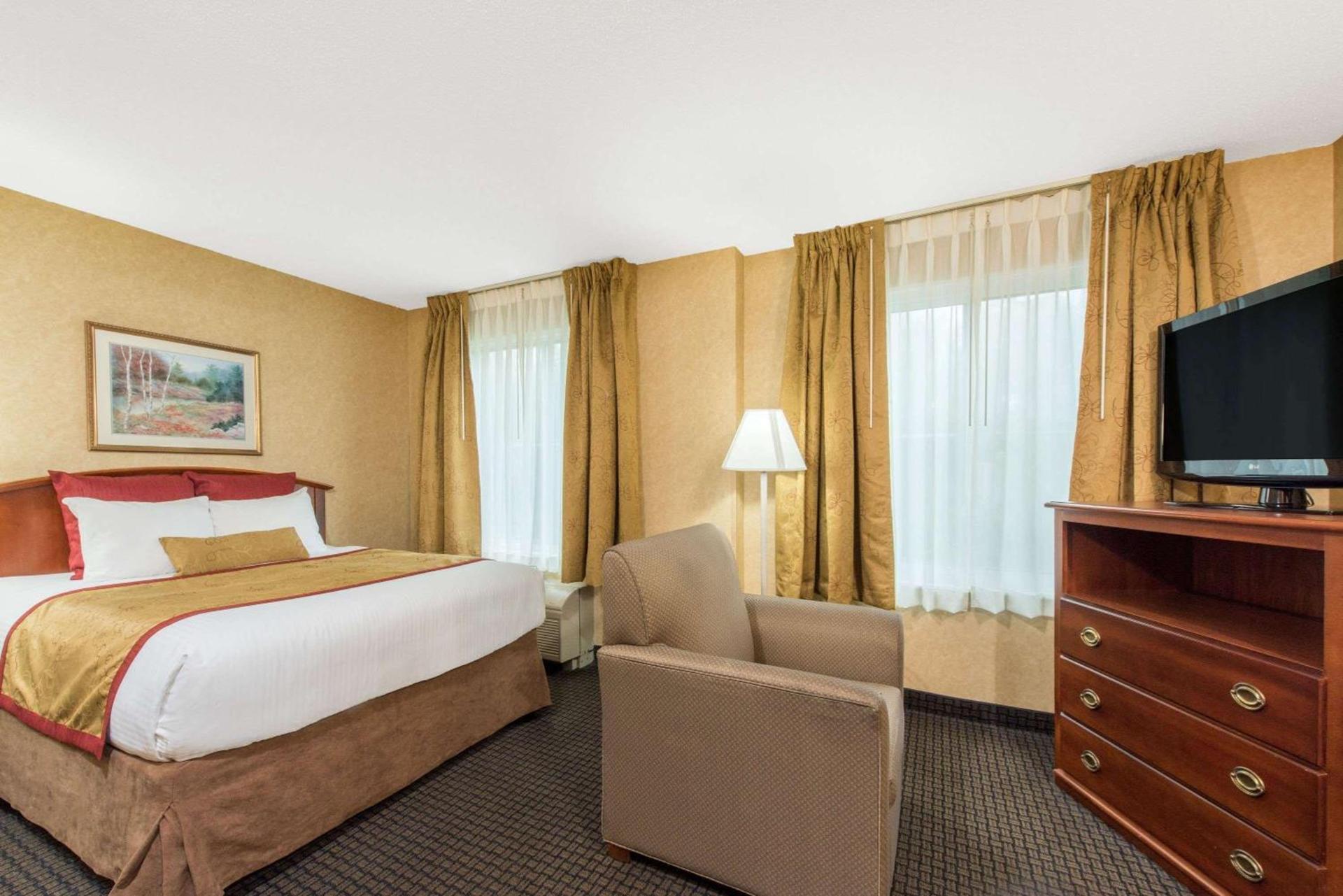 Lancaster Suites photo 31