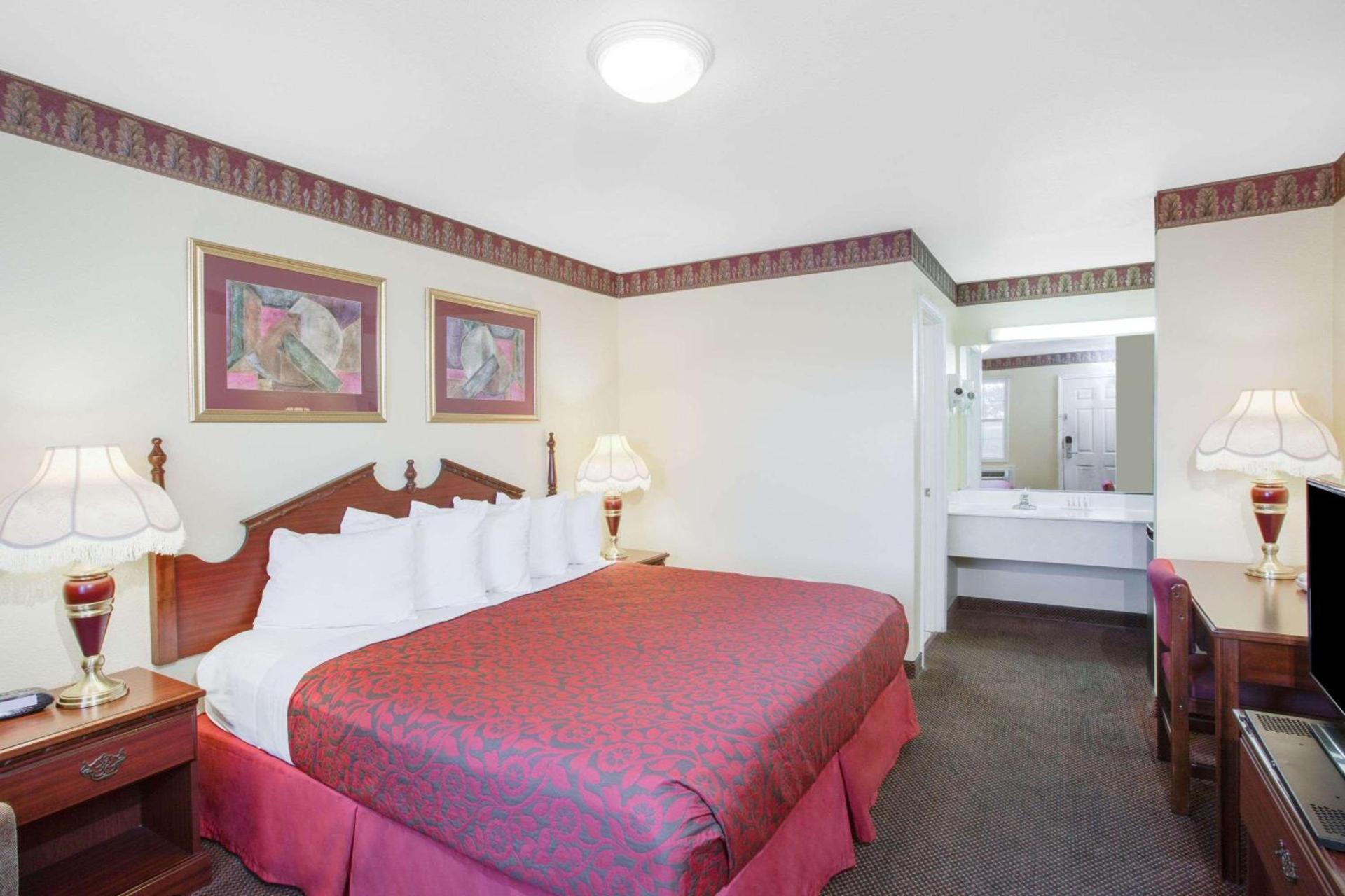 Days Inn by Wyndham Trumann AR photo 17