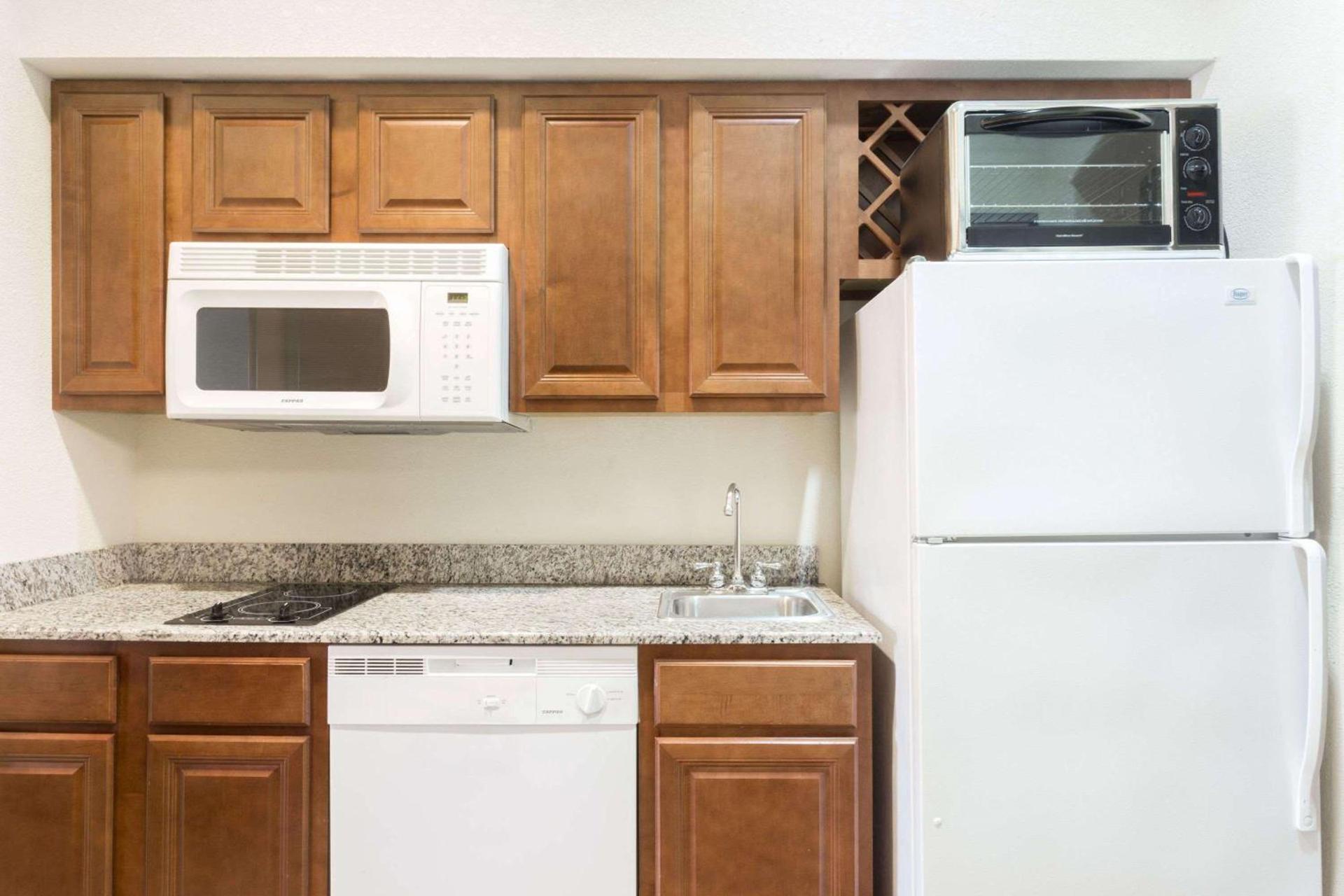 Hawthorn Extended Stay by Wyndham Kingsland photo 14