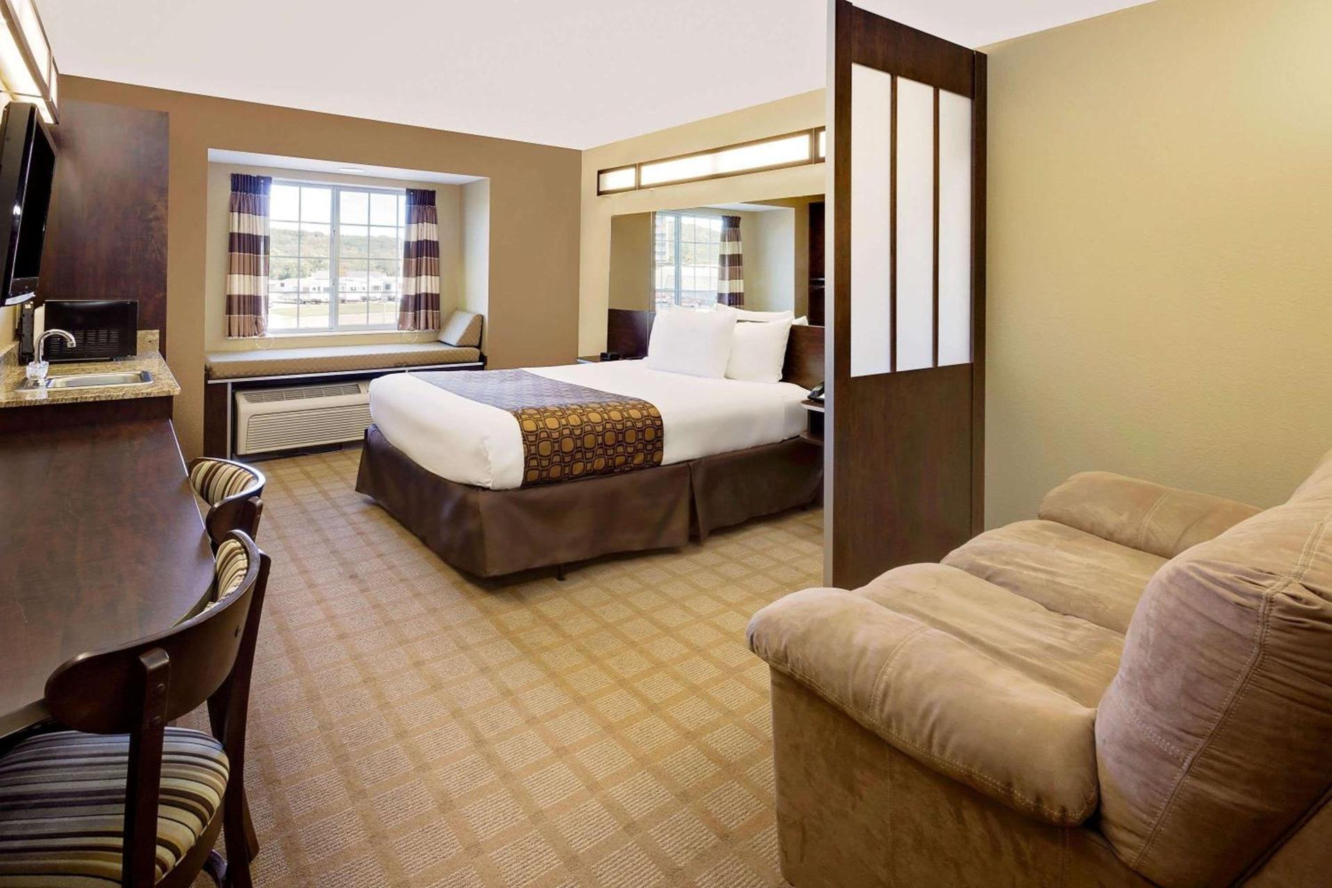 Microtel Inn & Suites by Wyndham Prairie du Chien photo 33