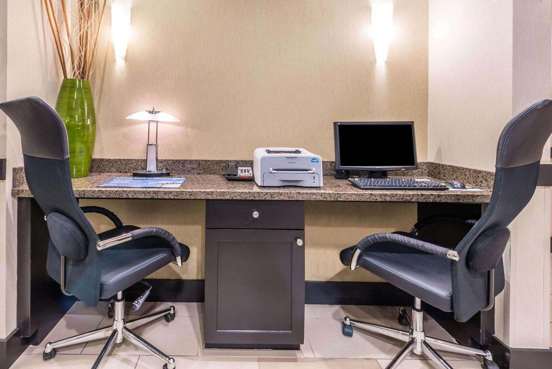 Days Inn & Suites by Wyndham Mineral Wells photo 16