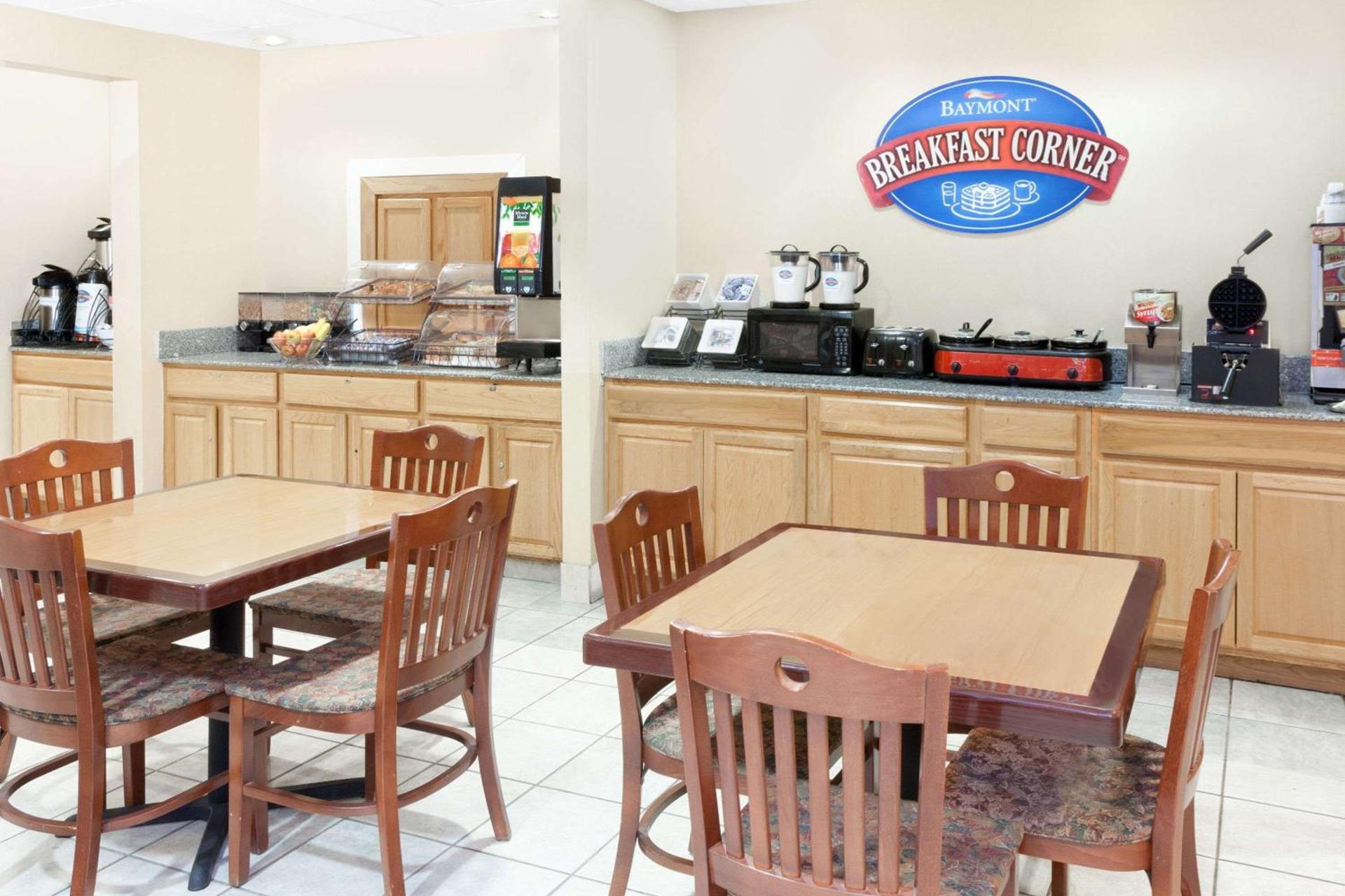 Baymont by Wyndham Fort Wayne photo 15