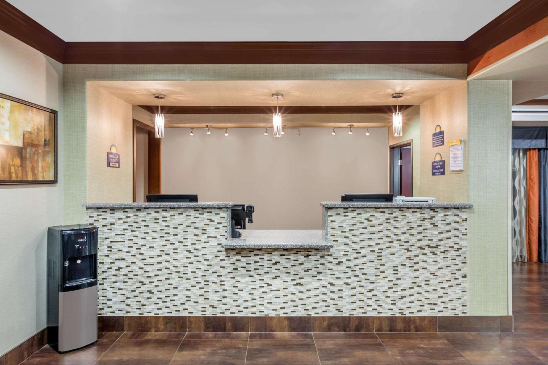 Days Inn by Wyndham Dilley photo 2