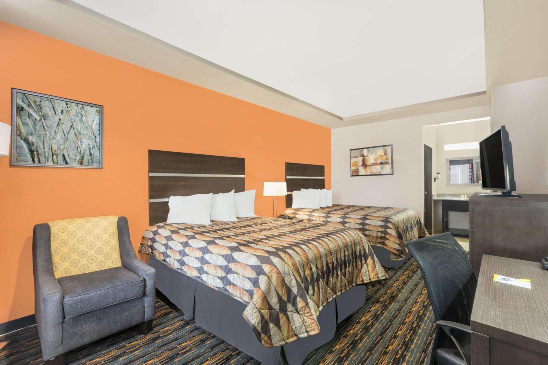 Days Inn by Wyndham Dilley photo 7