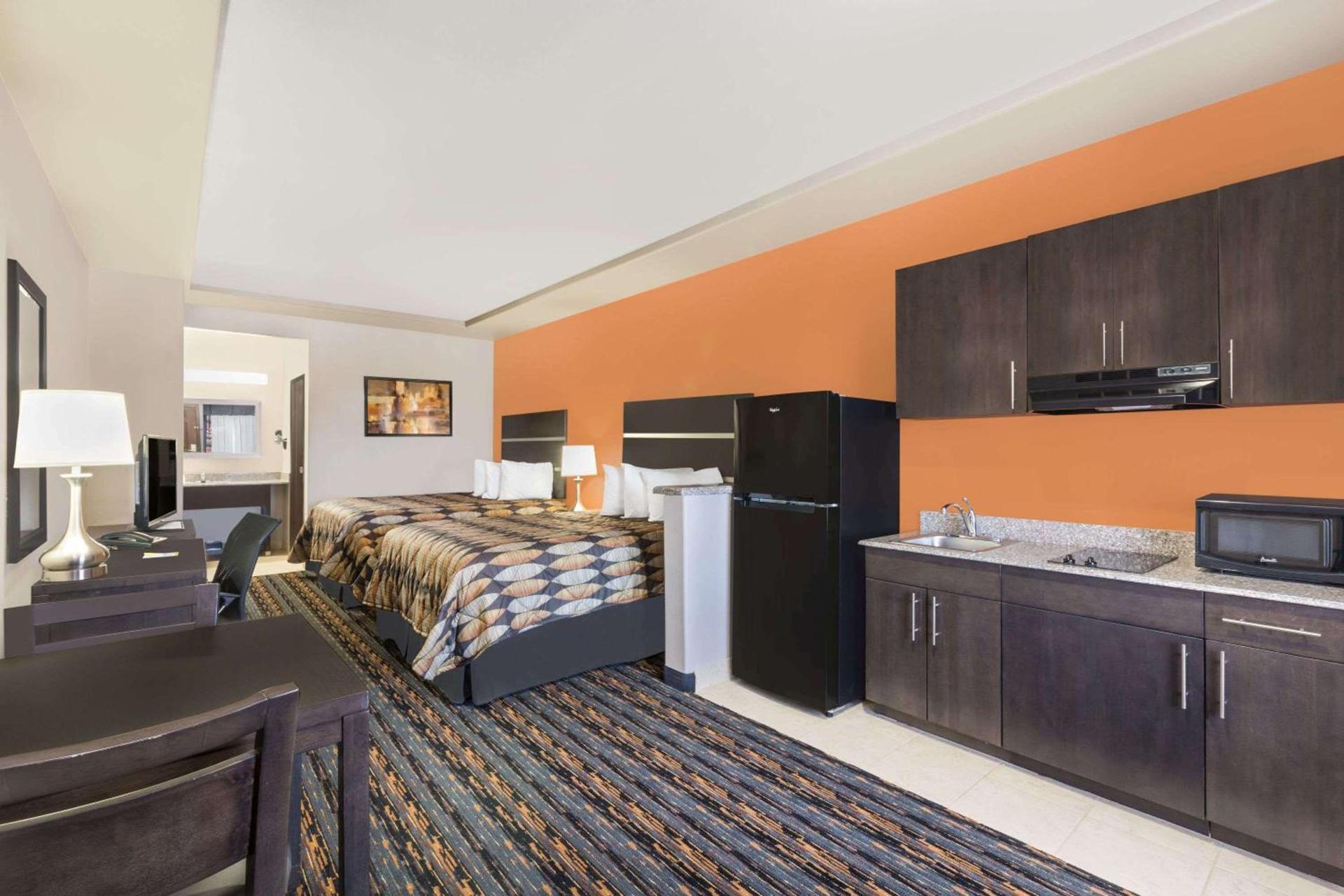 Days Inn by Wyndham Dilley photo 11