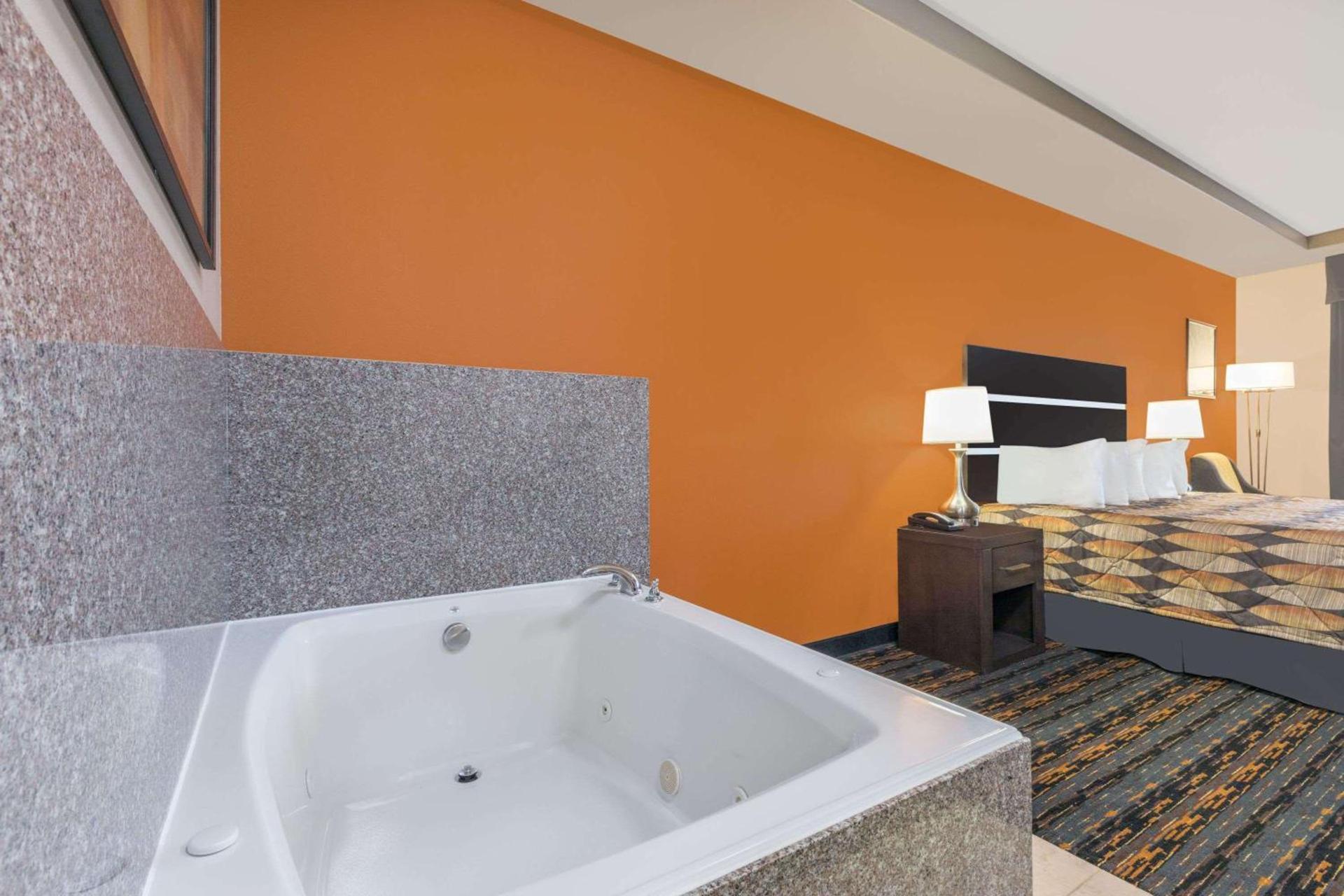 Days Inn by Wyndham Dilley photo 12
