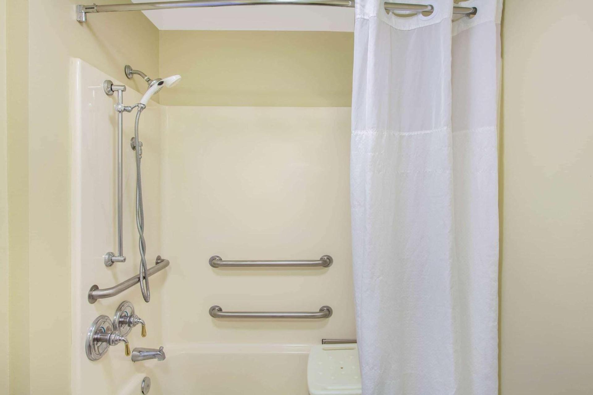 Baymont by Wyndham Jacksonville/Butler Blvd photo 15