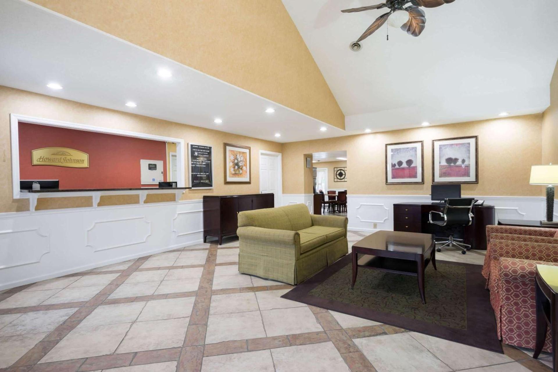 Howard Johnson by Wyndham Dalton photo 2