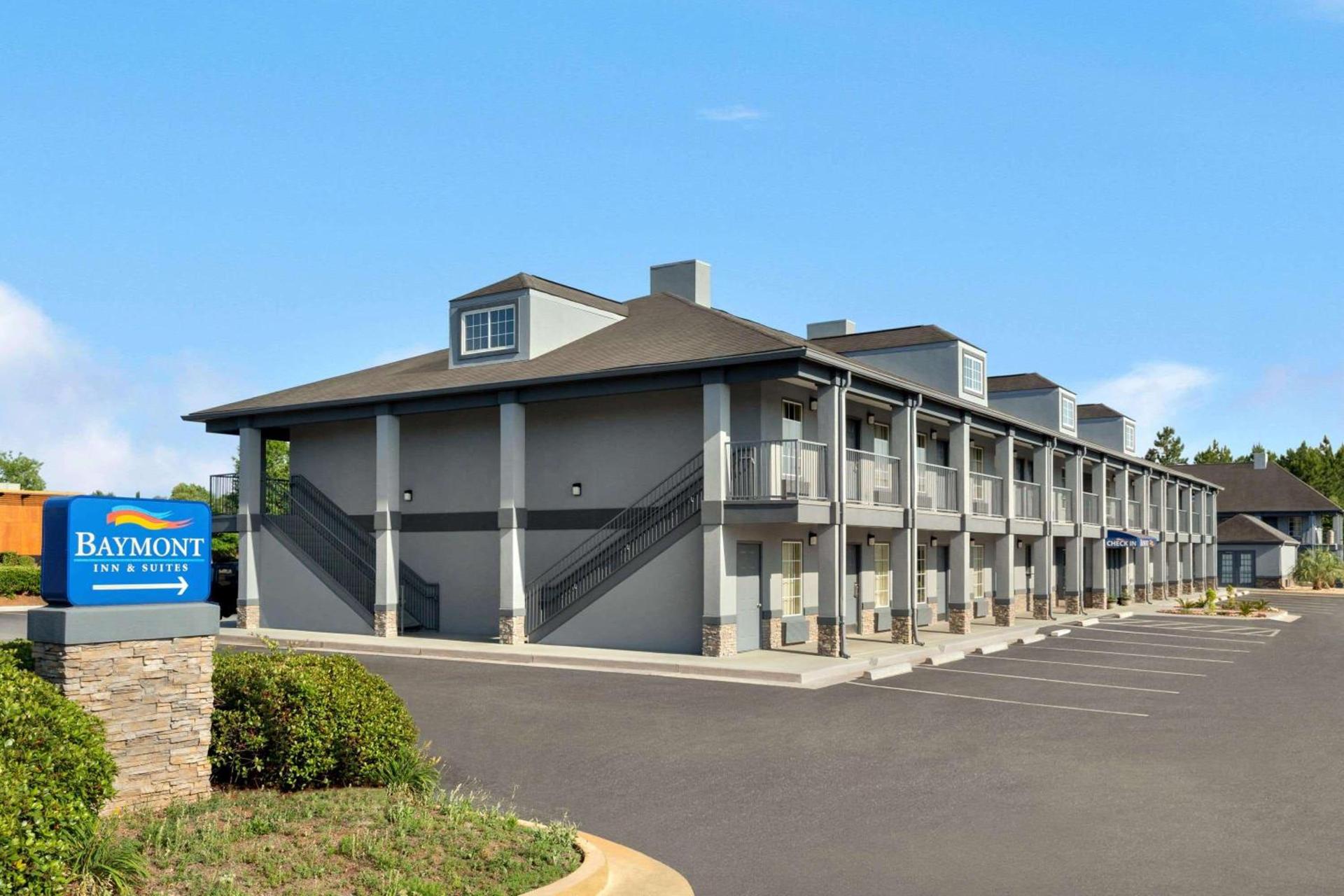 Baymont by Wyndham Warner Robins photo 2