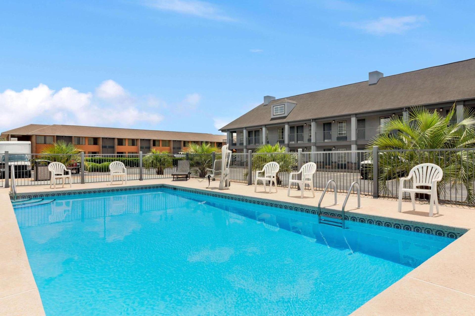 Baymont by Wyndham Warner Robins photo 6