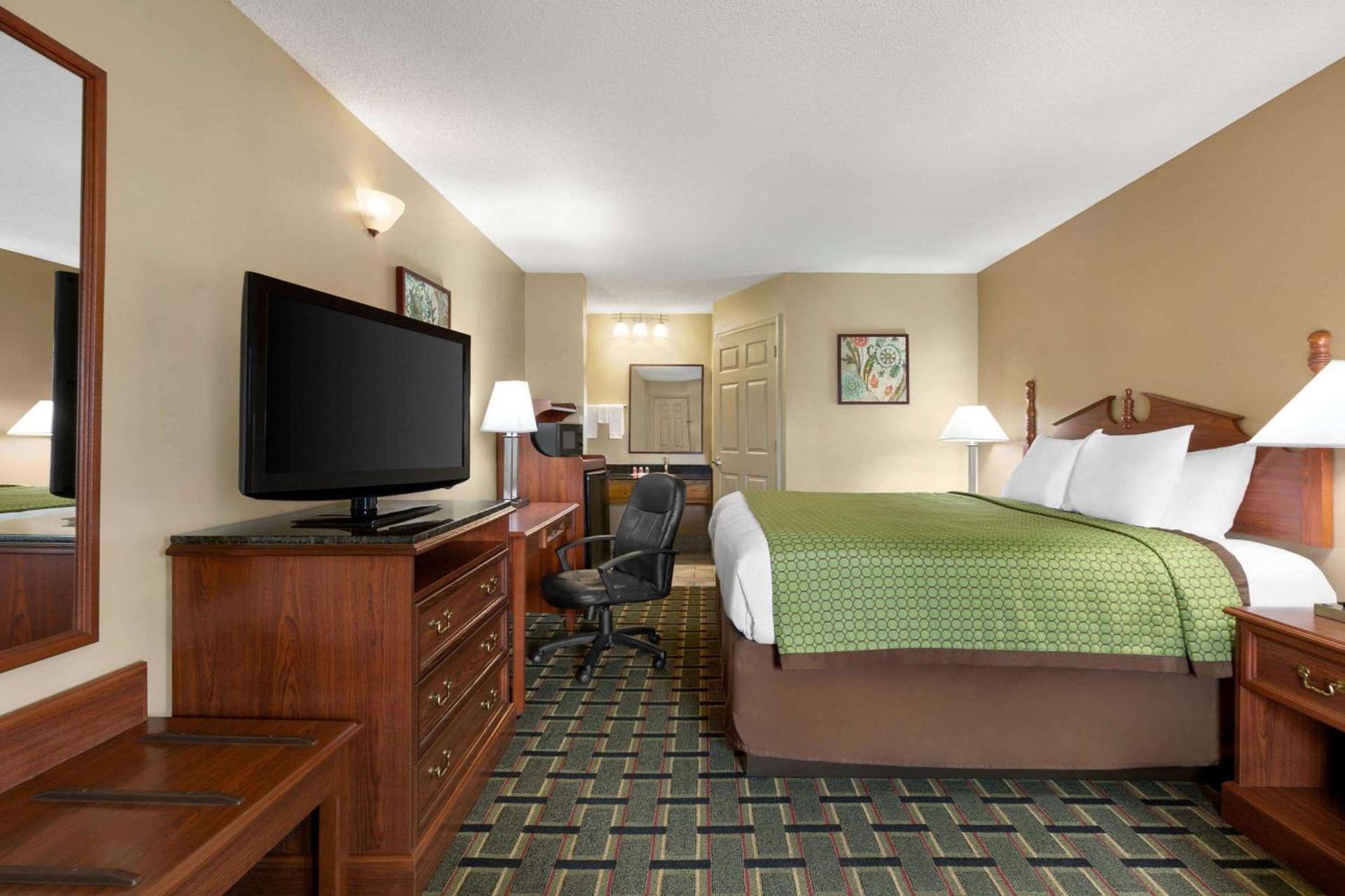 Baymont by Wyndham Warner Robins photo 11