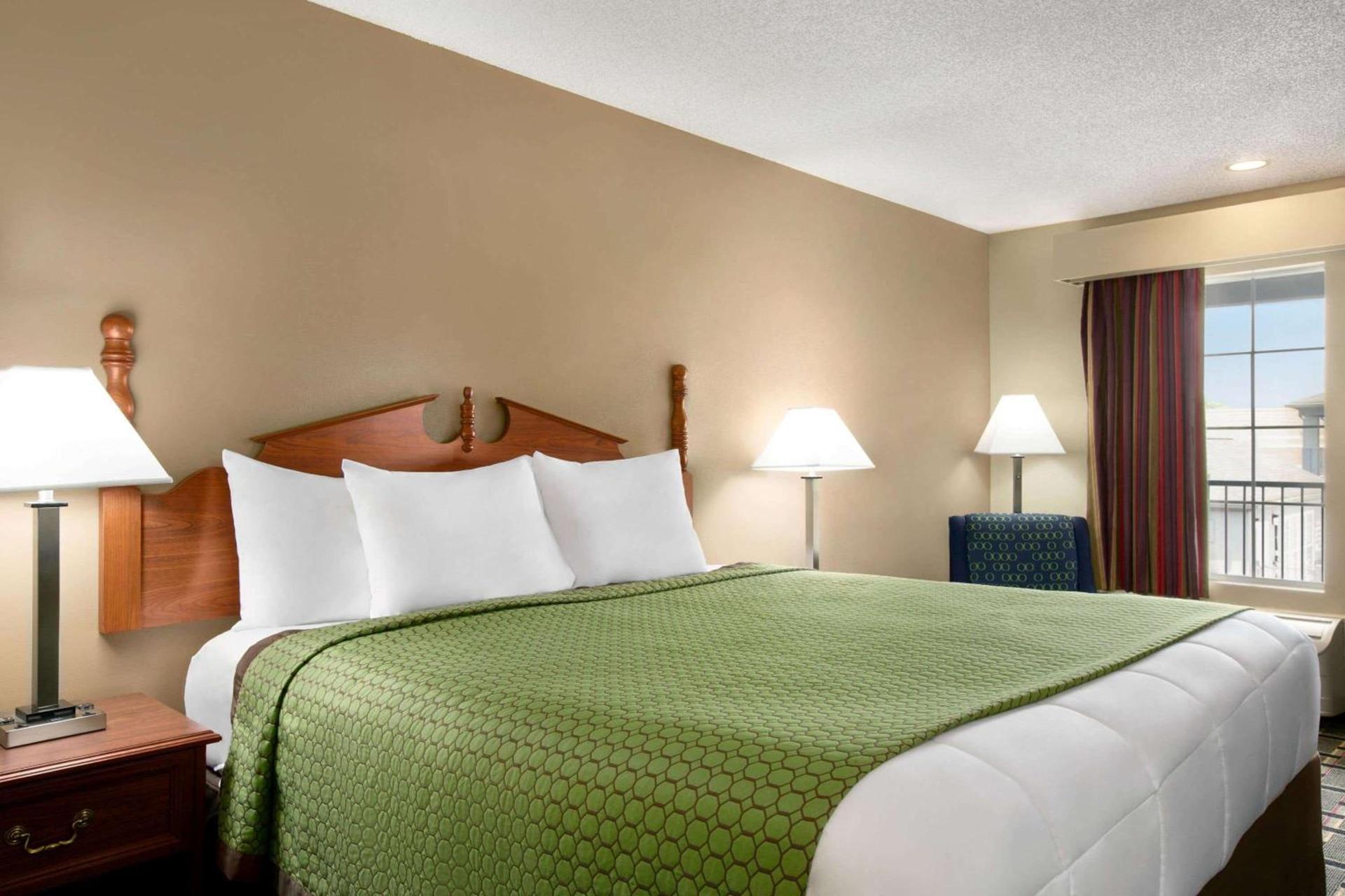 Baymont by Wyndham Warner Robins photo 13