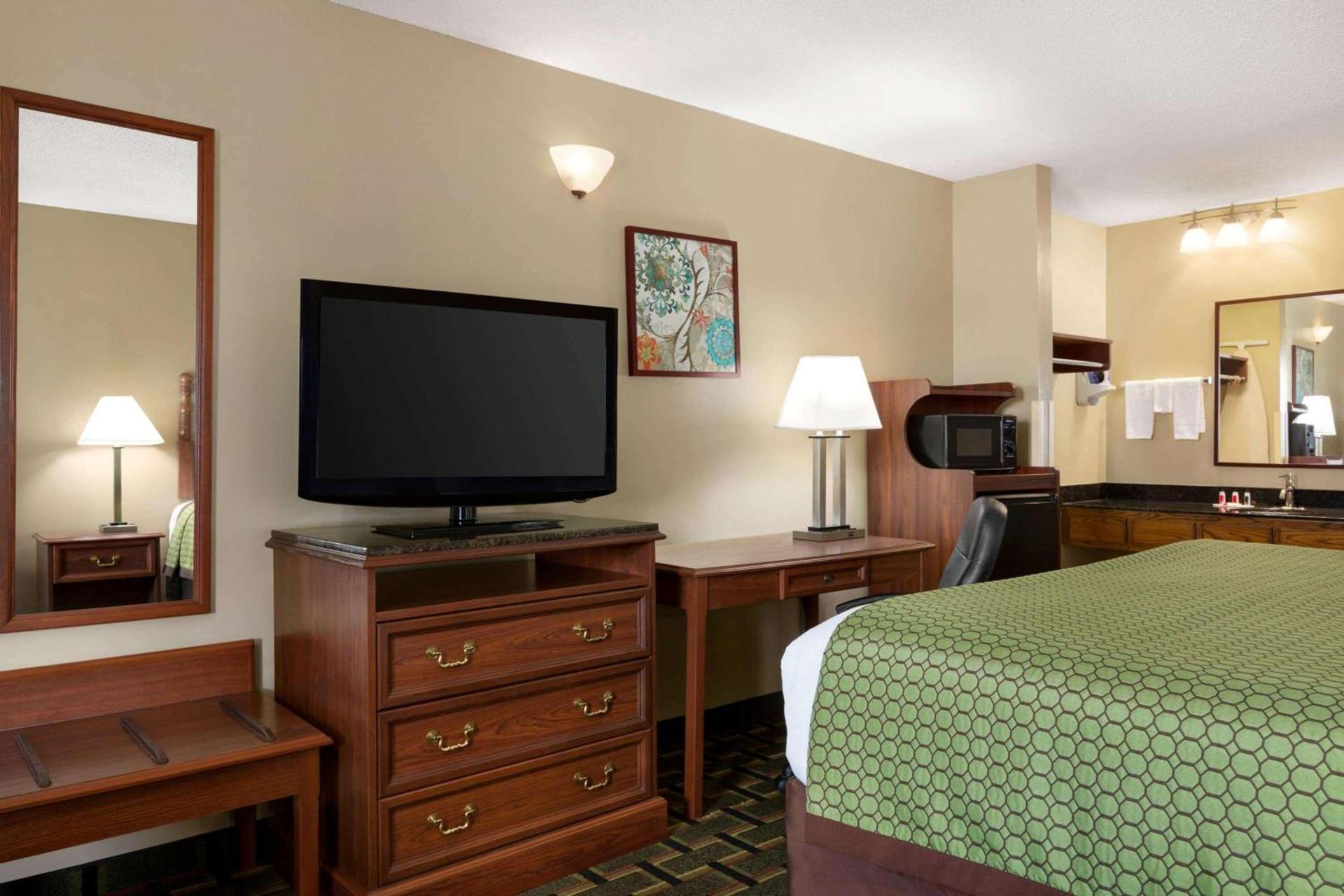 Baymont by Wyndham Warner Robins photo 14