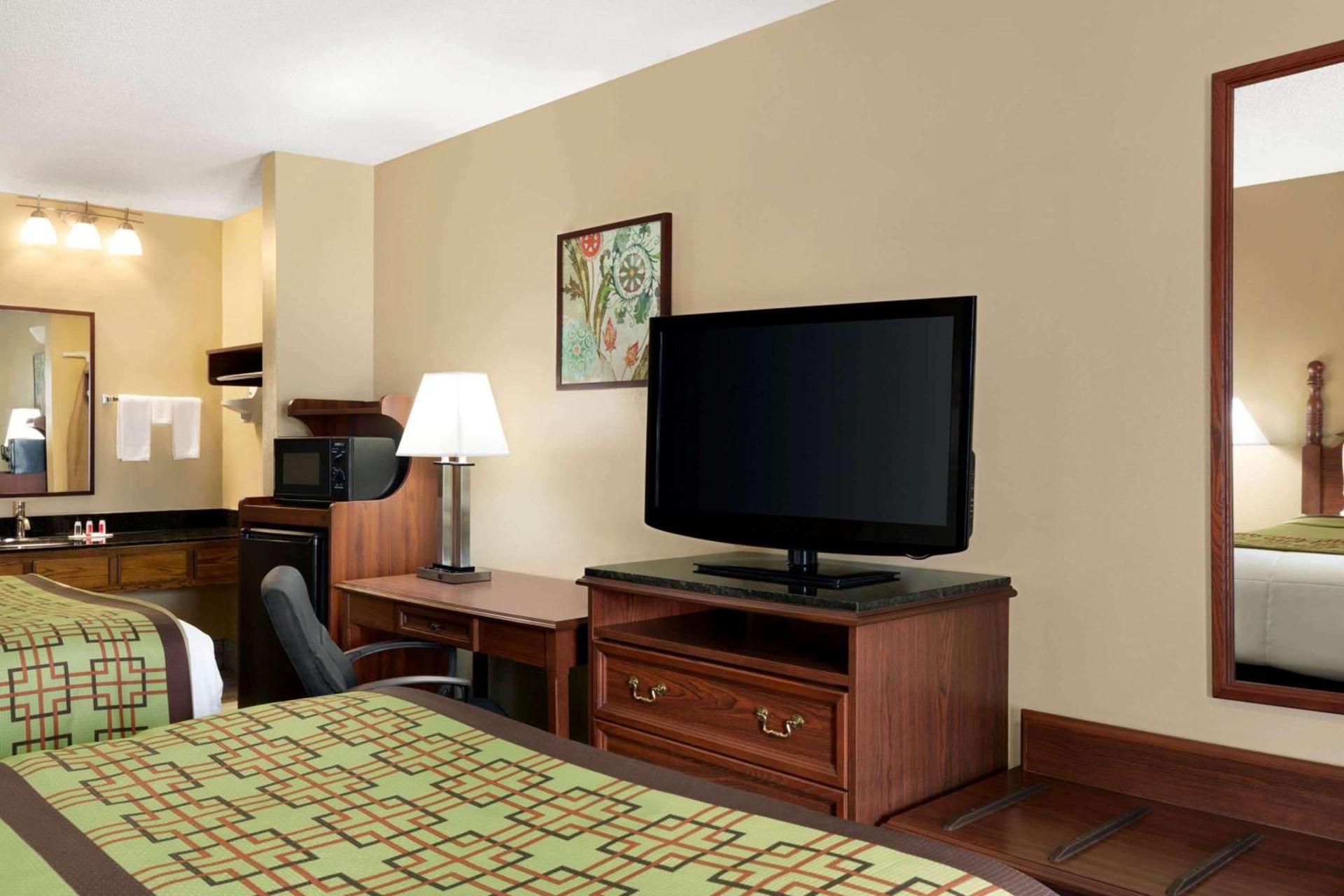 Baymont by Wyndham Warner Robins photo 20