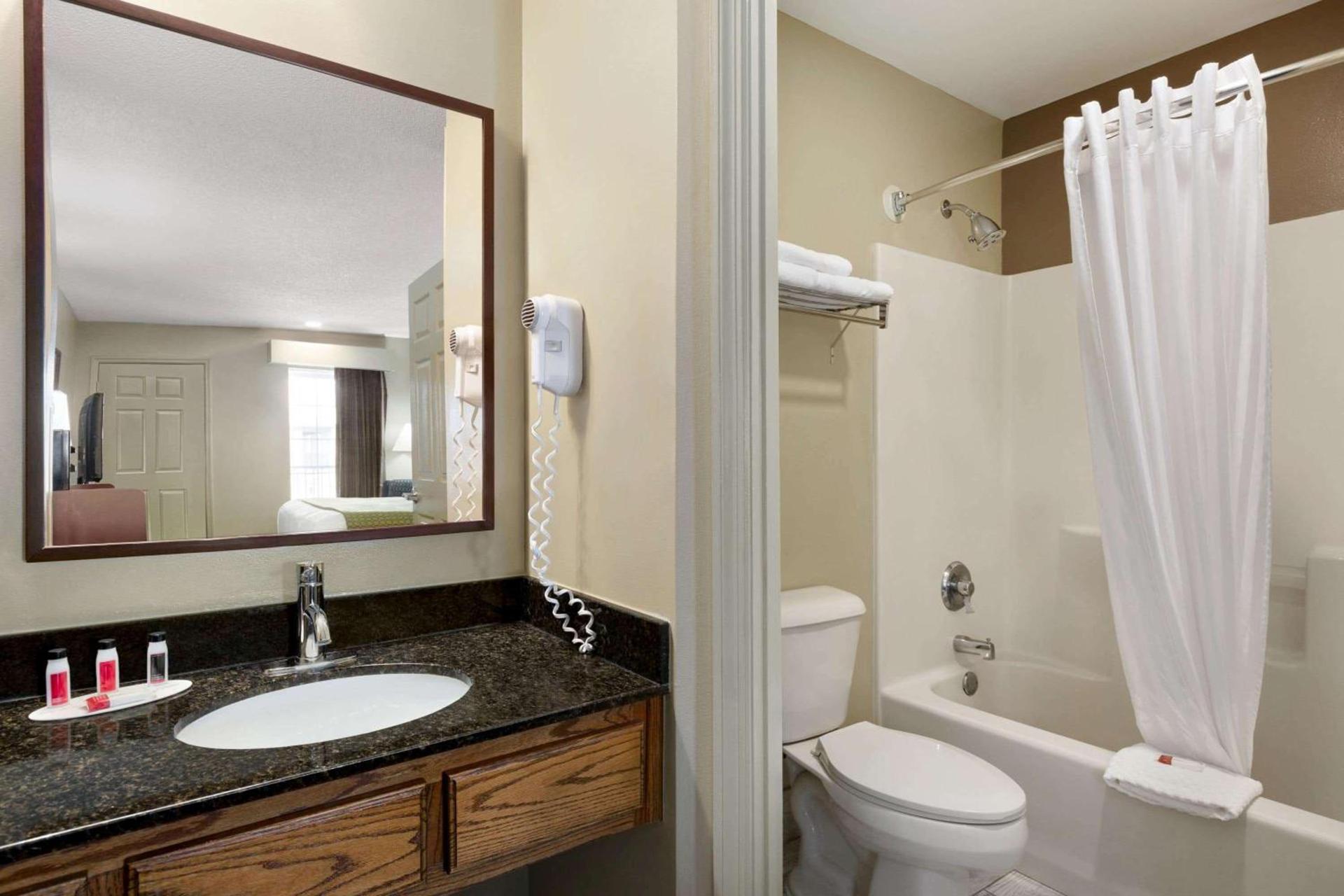 Baymont by Wyndham Warner Robins photo 26