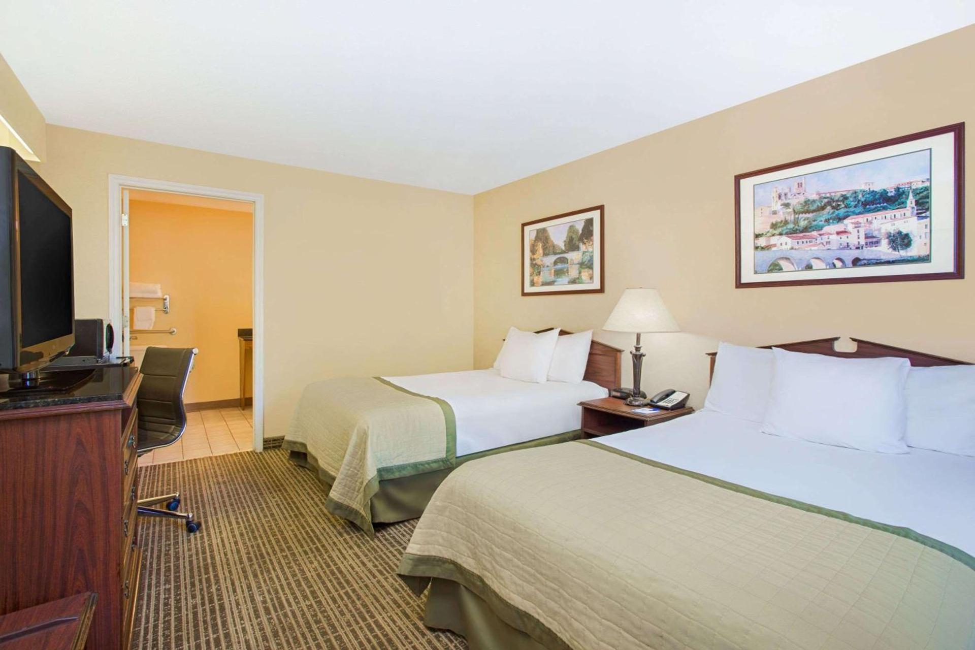 Baymont by Wyndham Forest City photo 26