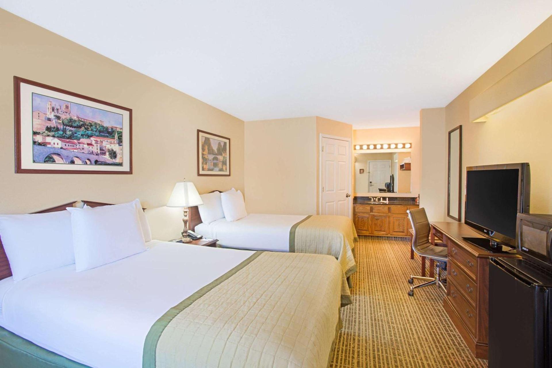 Baymont by Wyndham Forest City photo 28