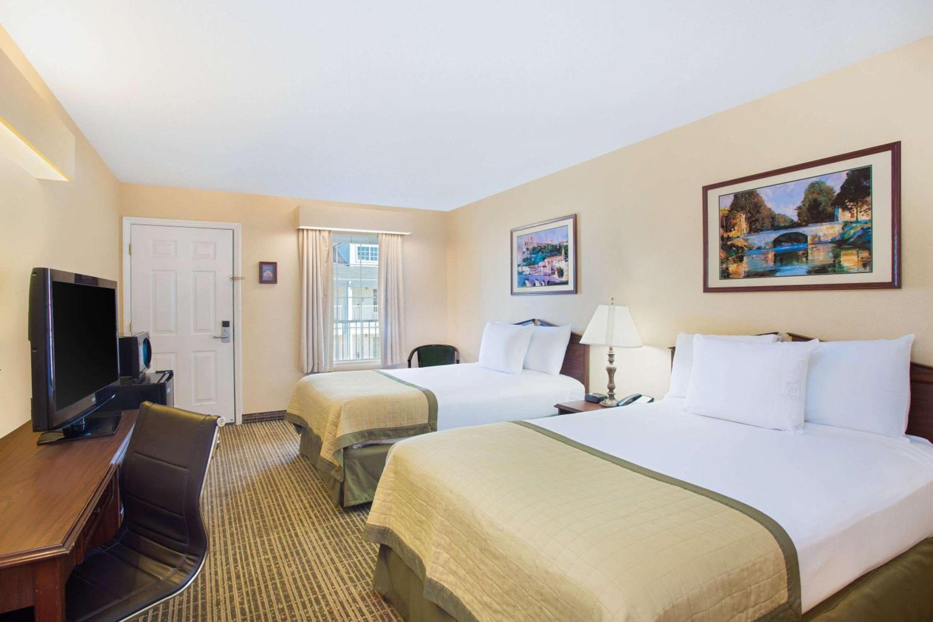 Baymont by Wyndham Forest City photo 34